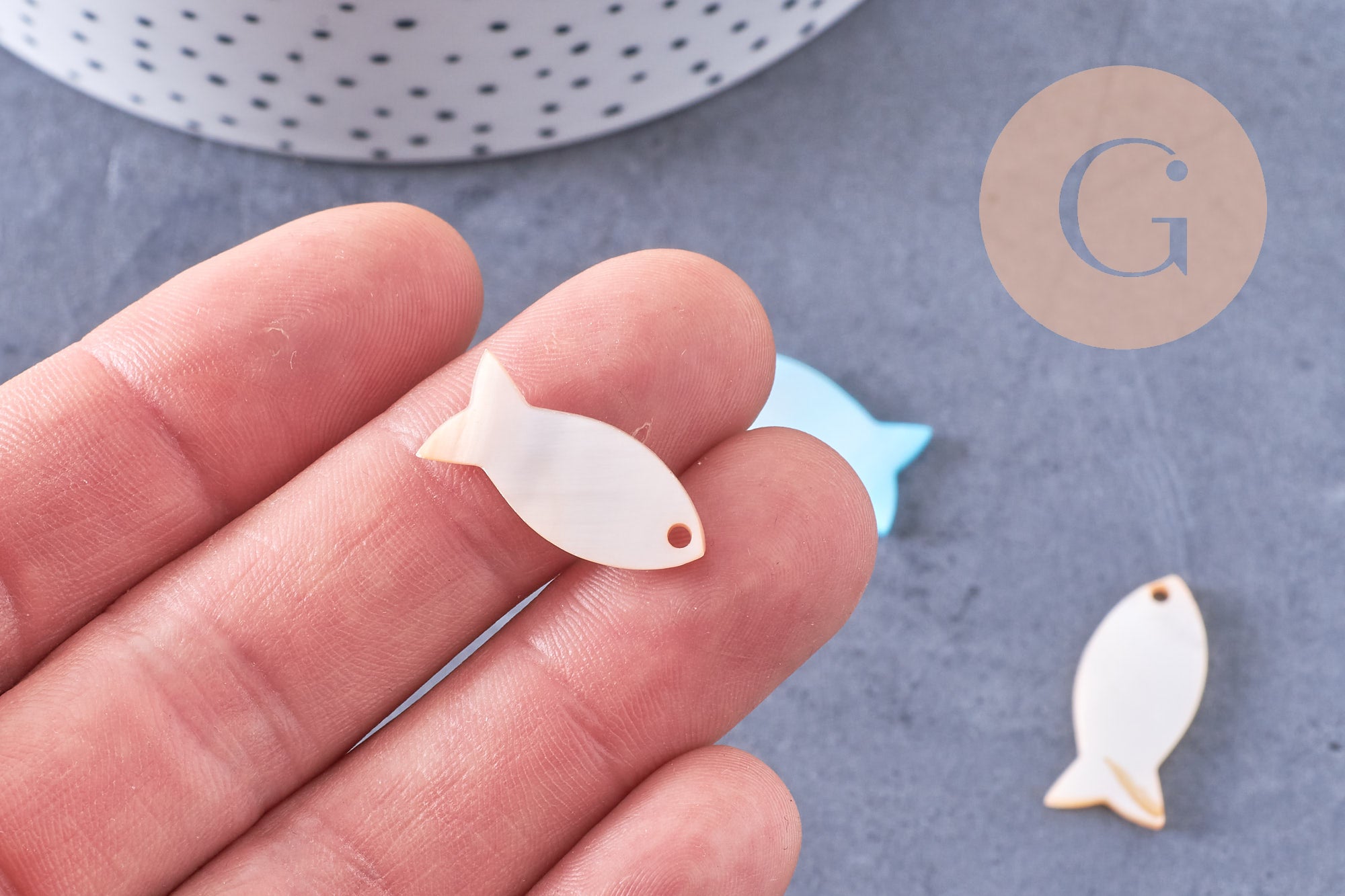 Gingerlily pendentif poisson nacre multicolore 19-24mm x5