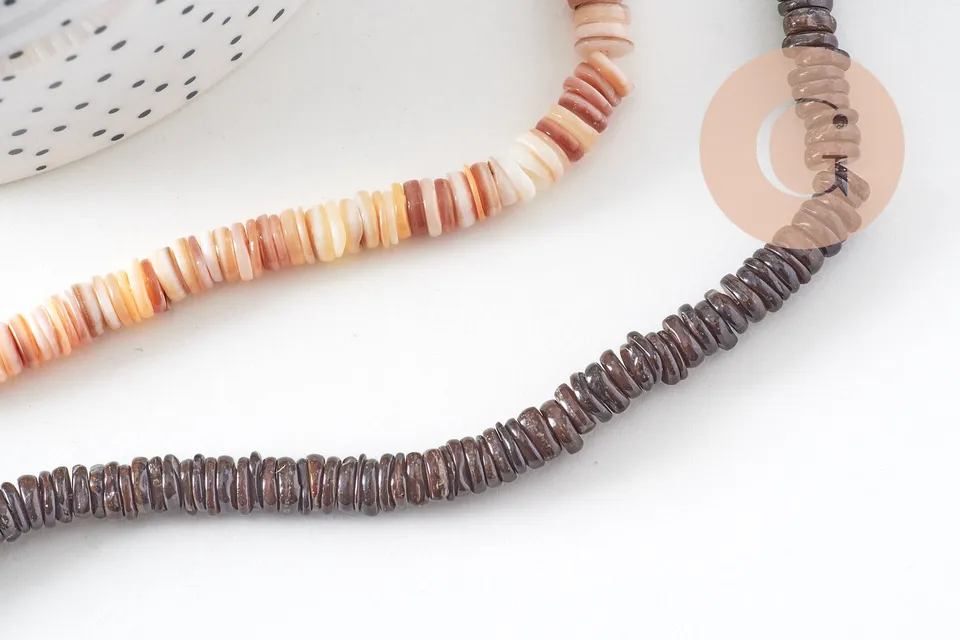 Gingerlily Perles heishi coquillage marron 6mm fil 41cm