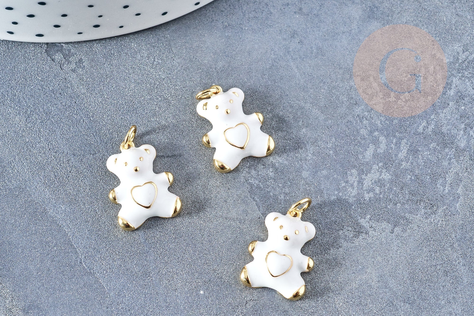 Gingerlily Pendentif ourson doré résine blanche 18mm x1