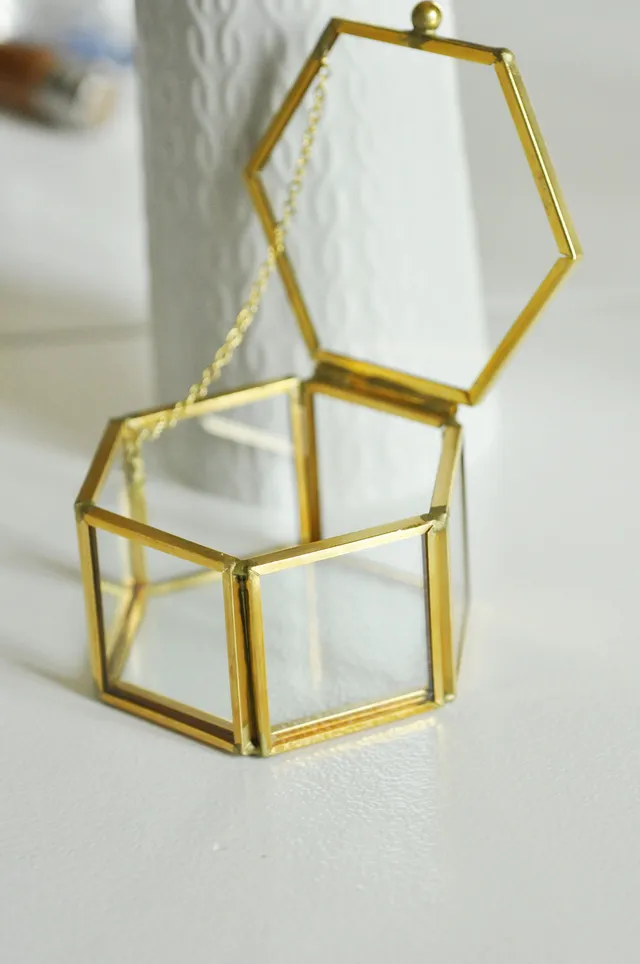 Gingerlily G926 boîte à bijoux verre laiton hexagone 7,5cm
