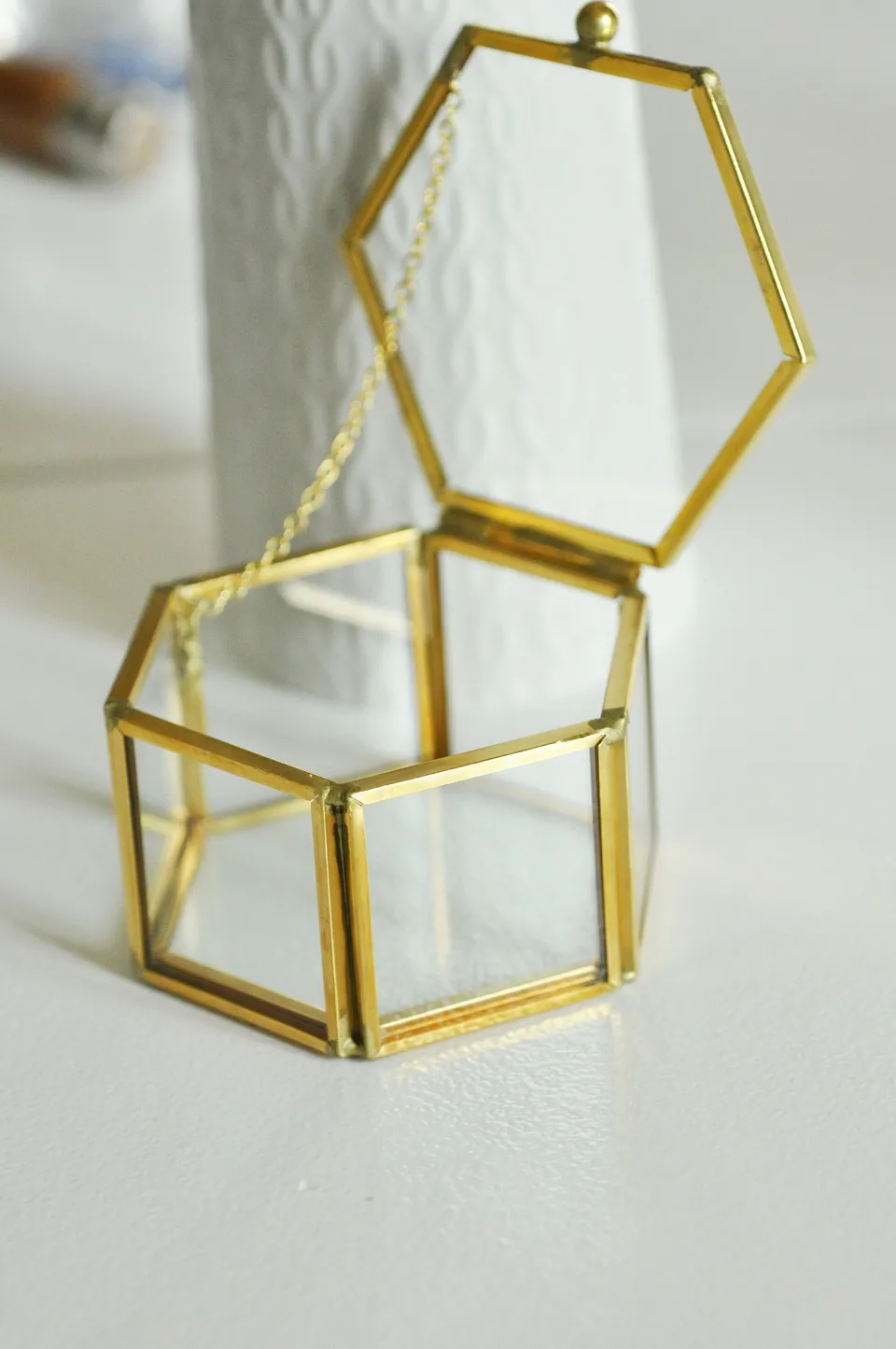 Gingerlily G926 boîte à bijoux verre laiton hexagone 7,5cm