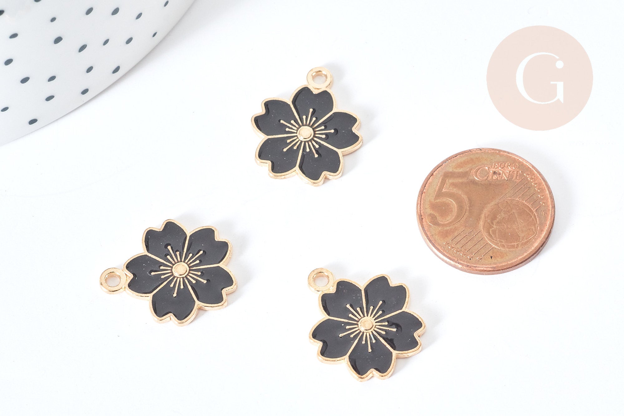 Gingerlily Pendentif fleur zamac doré émail noir 20mm x10 G8090