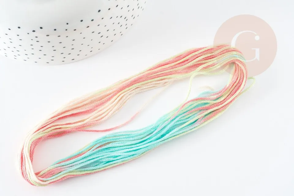 Gingerlily fil à broder polyester dégradé rose turquoise 8m G9357