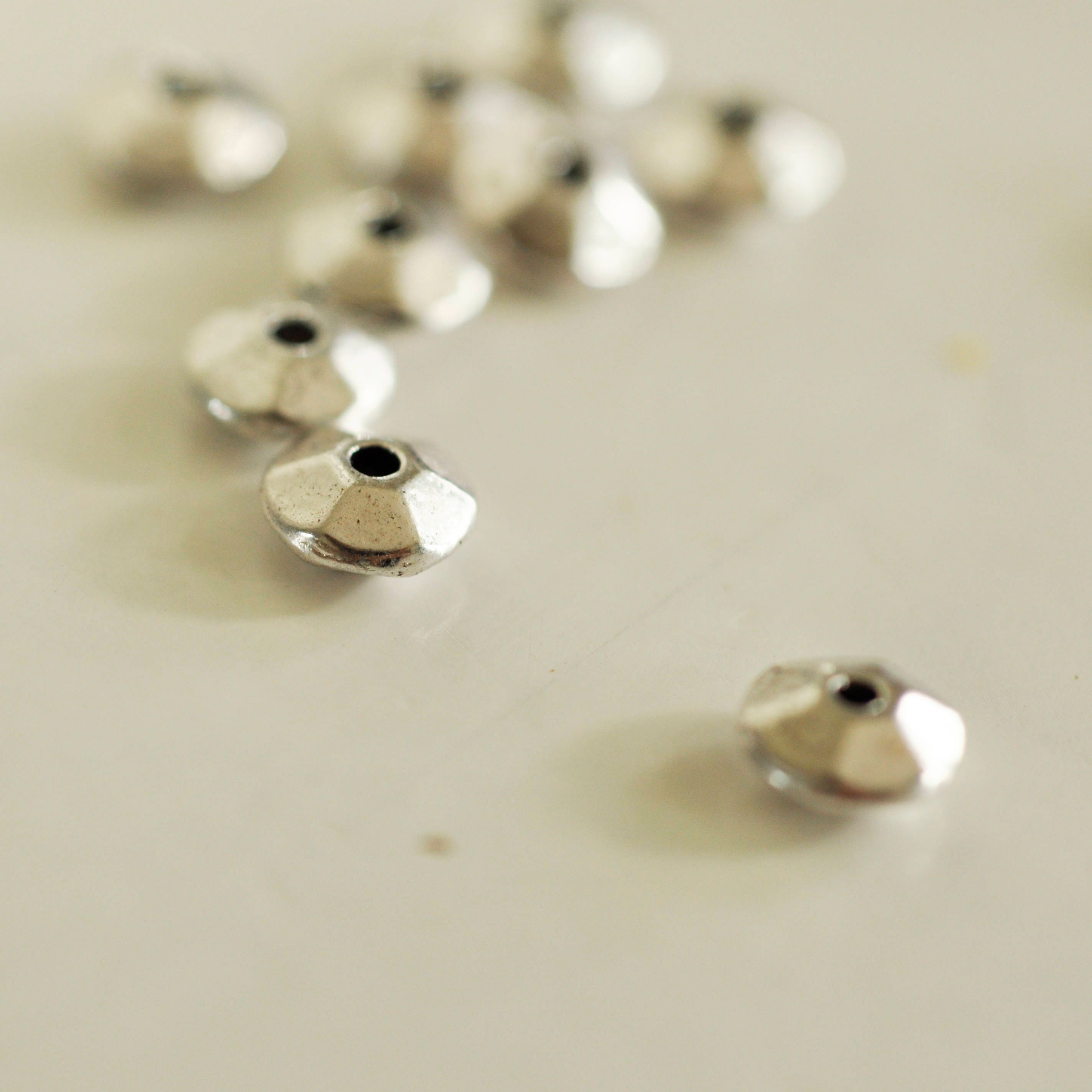Gingerlily Perles rondelles facettées argent vieilli 6mm x20