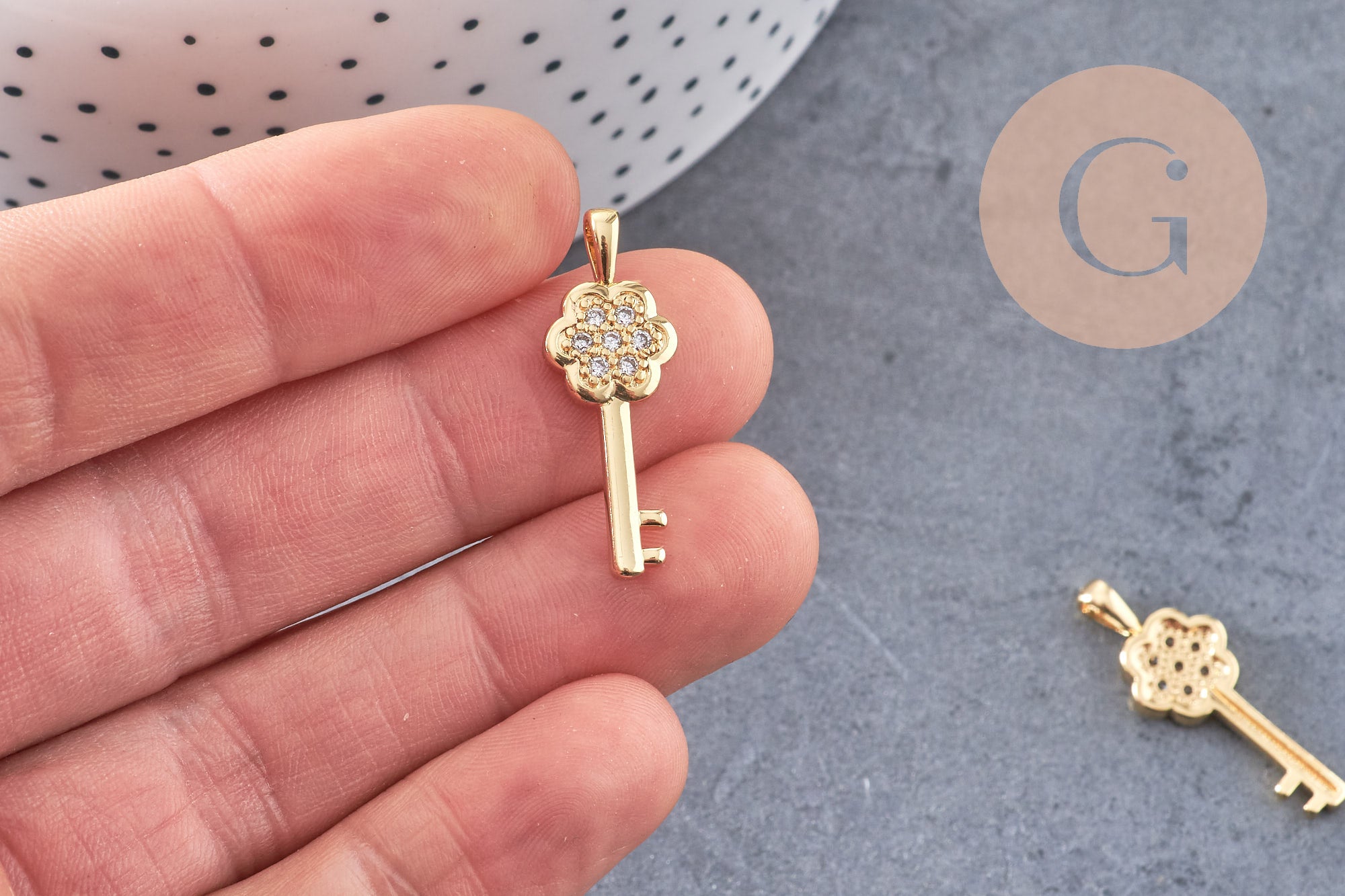 Gingerlily Pendentif clef laiton doré zircon 28.5mm breloque x1