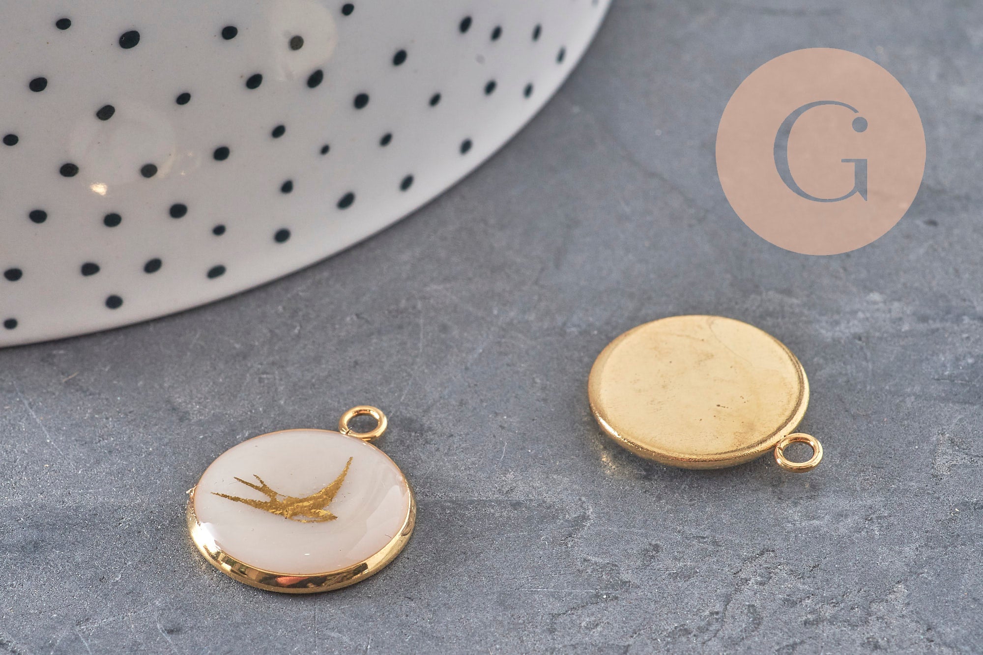 Gingerlily hirondelle pendentif rond acier doré 16mm x1