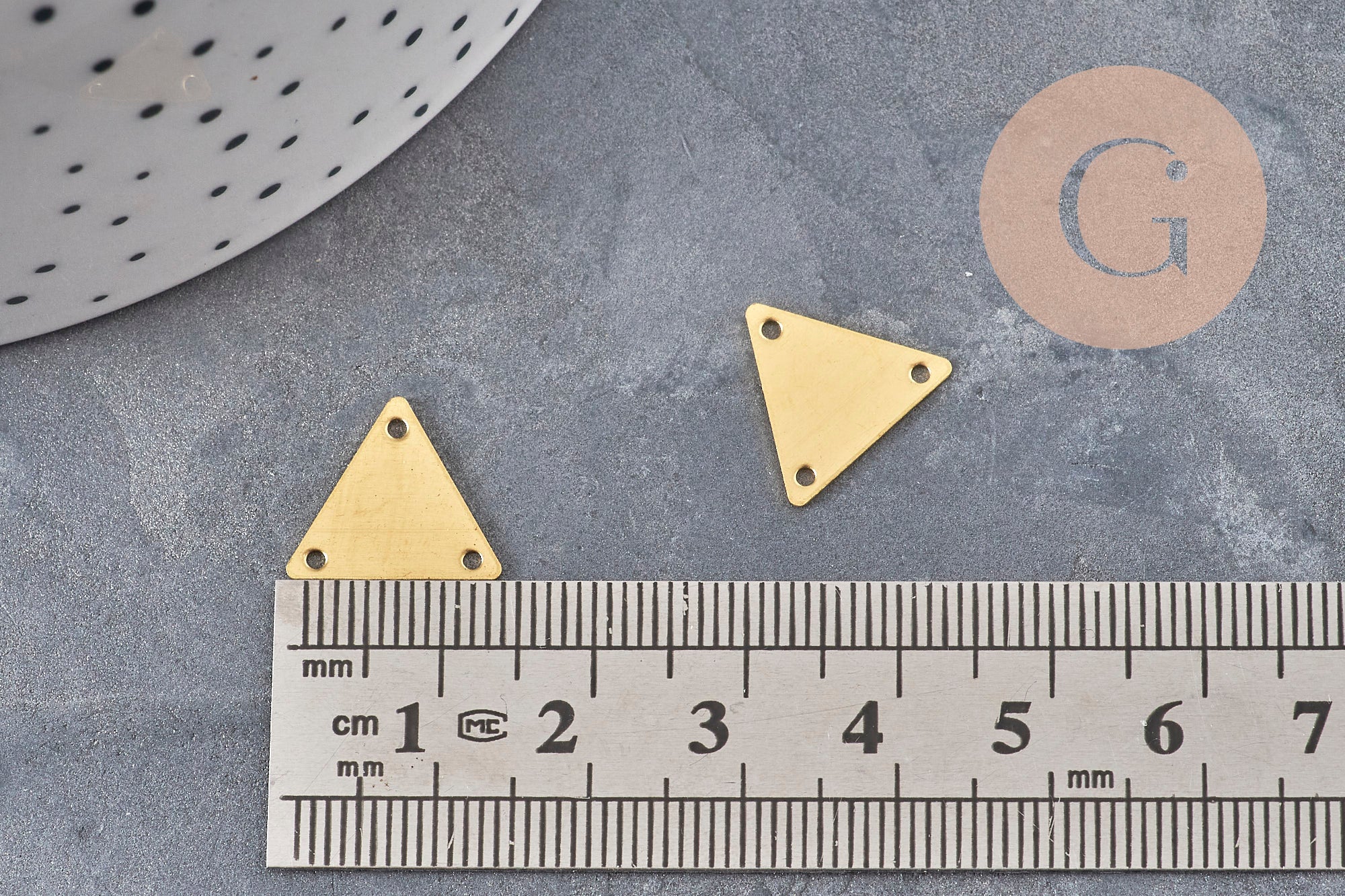 Gingerlily Pendentifs Breloque triangle laiton brut 14mm x10