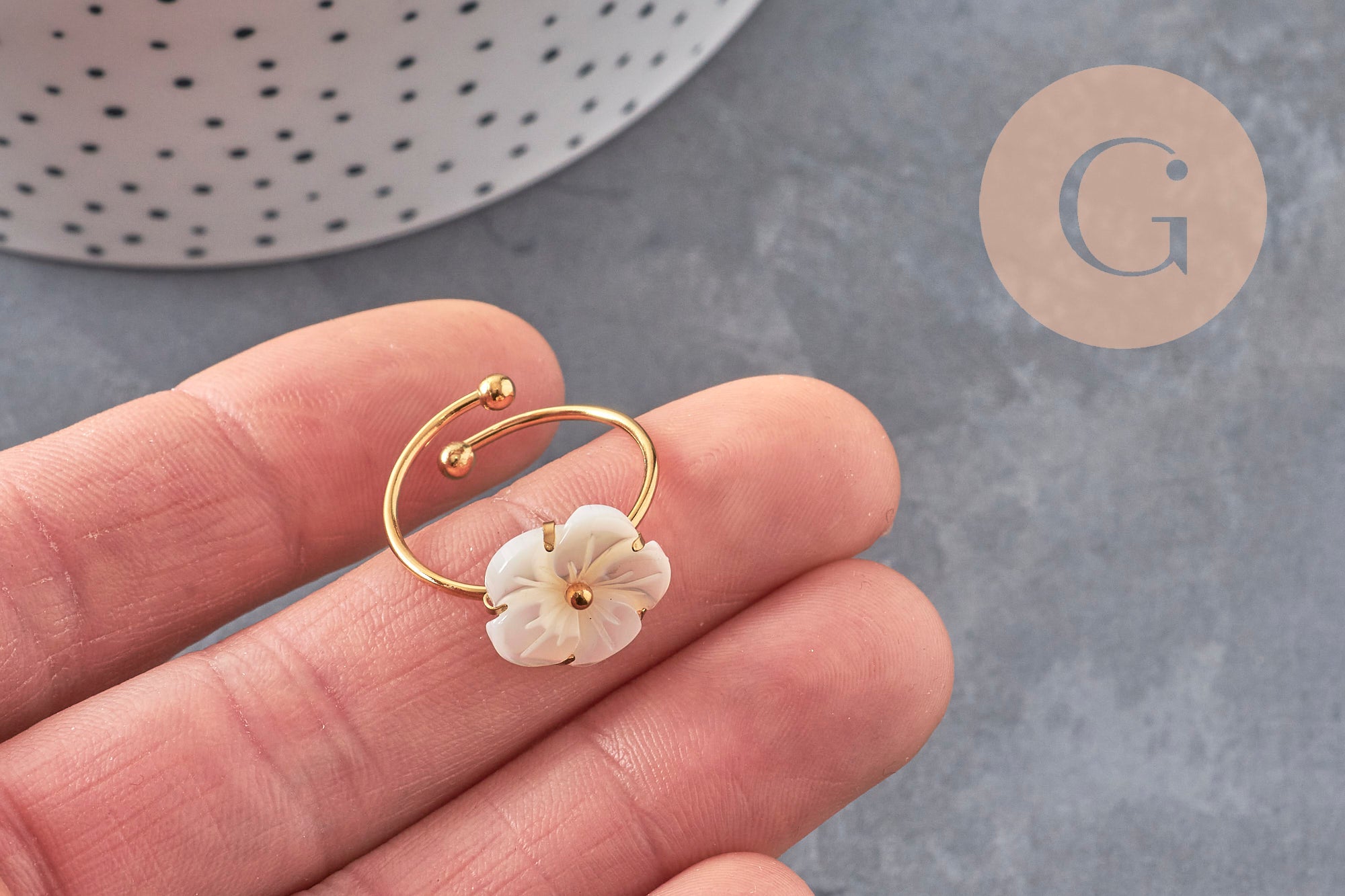 Gingerlily Apprêts G11077 bague fleur nacre doré réglable acier