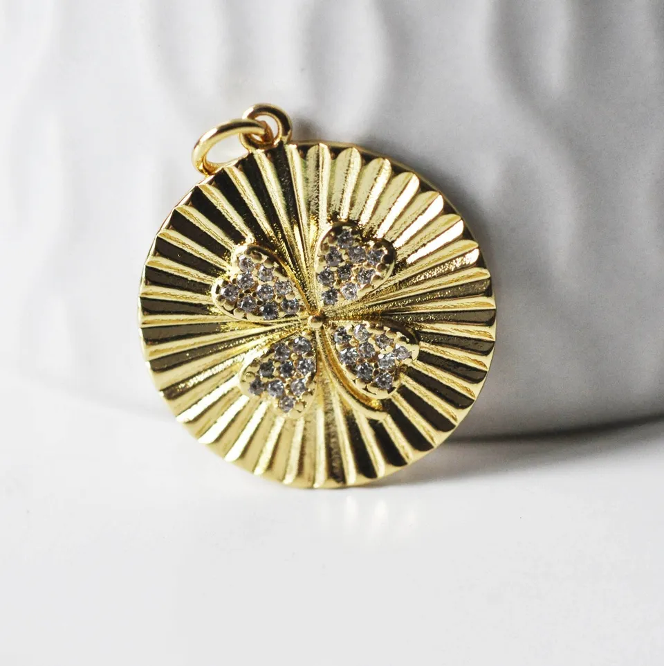 Gingerlily Pendentif médaille trèfle laiton doré 18K 21.5mm