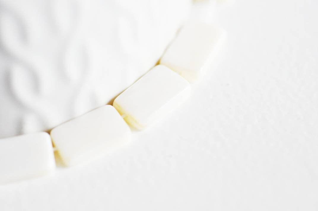 Gingerlily Perle rectangle nacre blanche naturelle 24mm x5 G1074