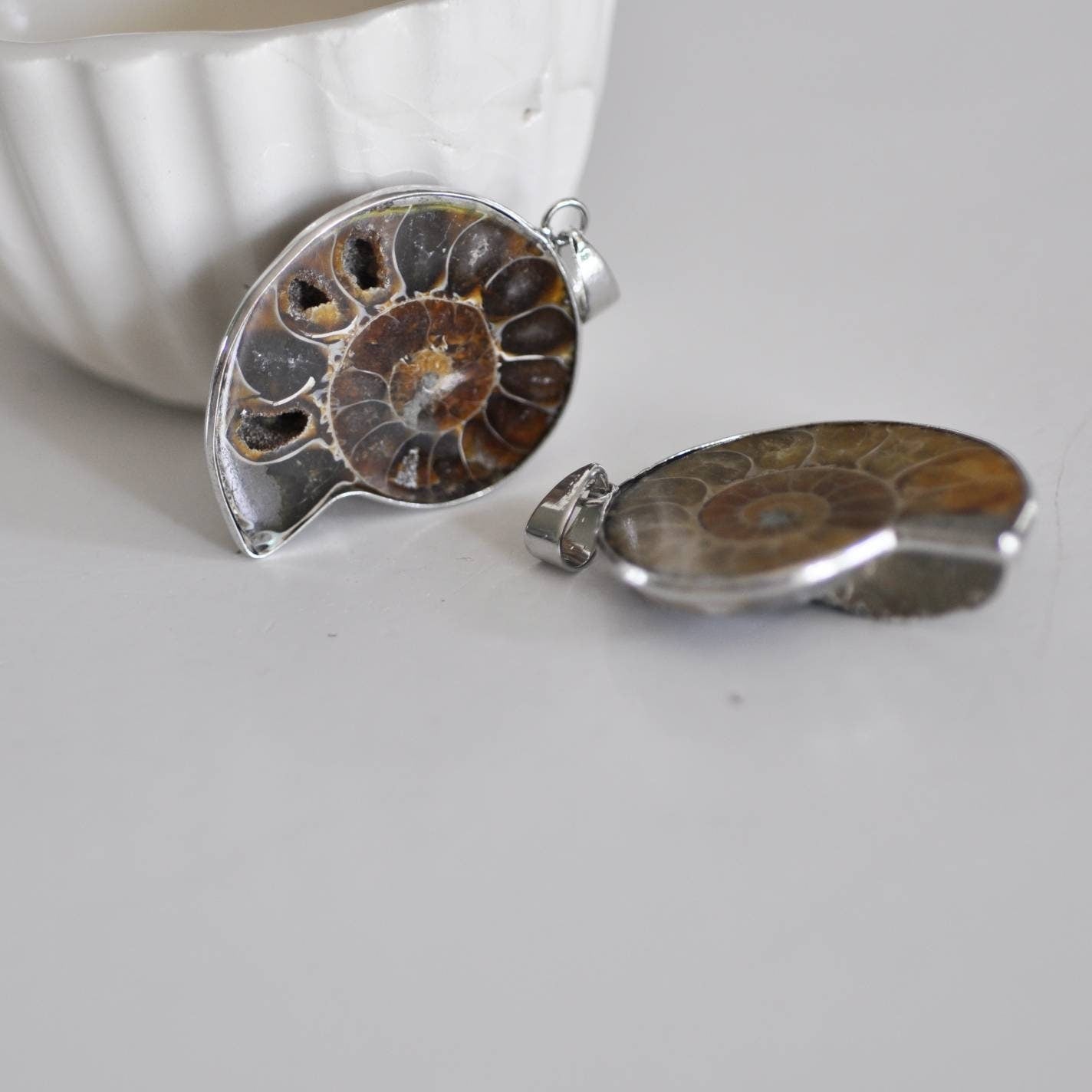 Gingerlily pendentif coquillage naturel marron fossile 45mm