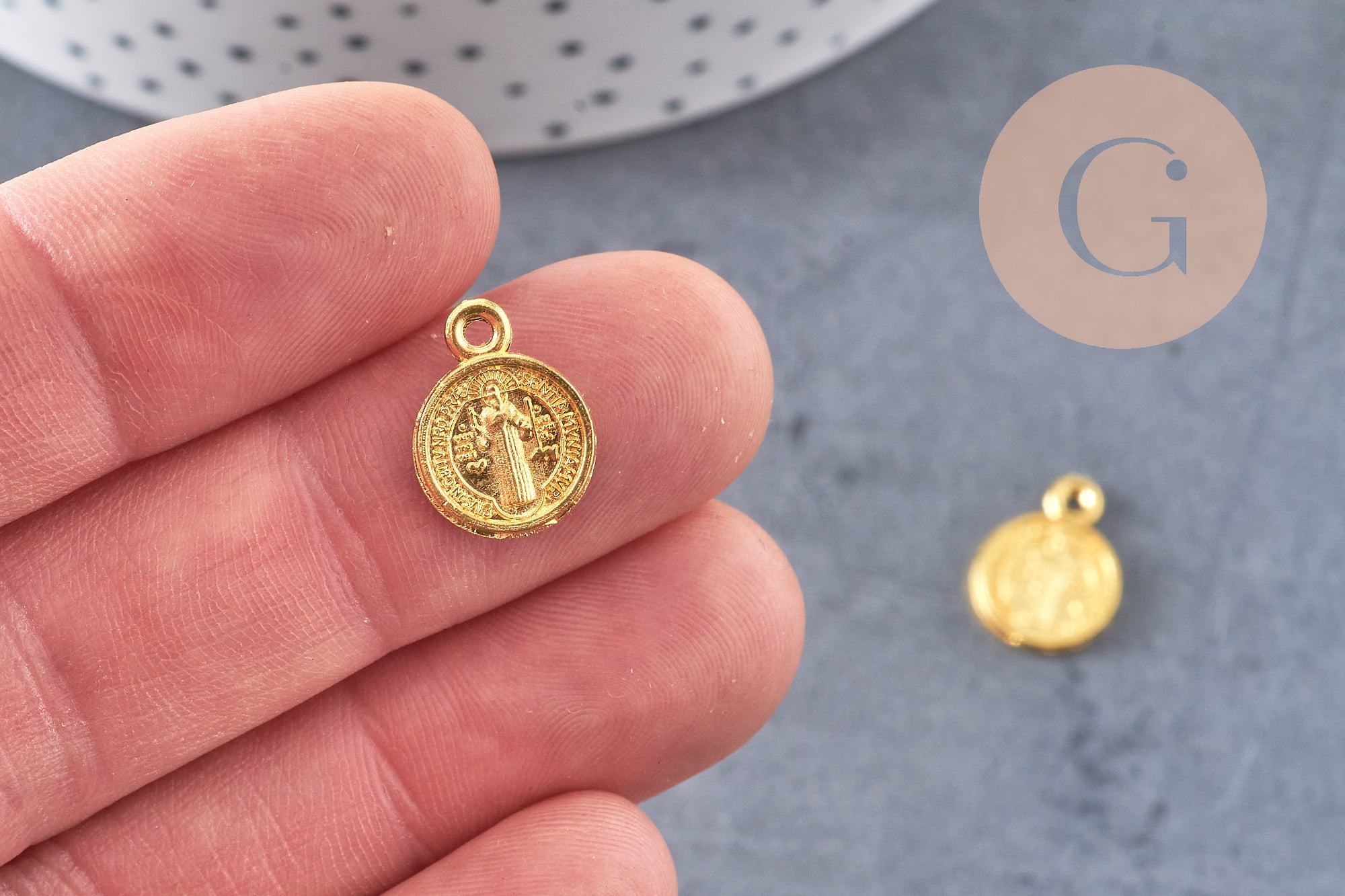 Gingerlily G1623 pendentif médaille Saint Benoit doré 14mm x10