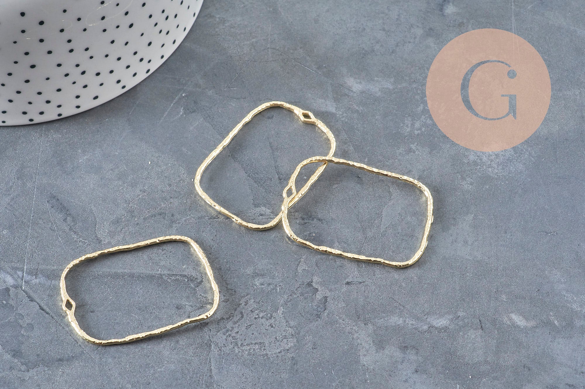 Gingerlily Pendentifs rectangle évidé zamac doré 46mm x2