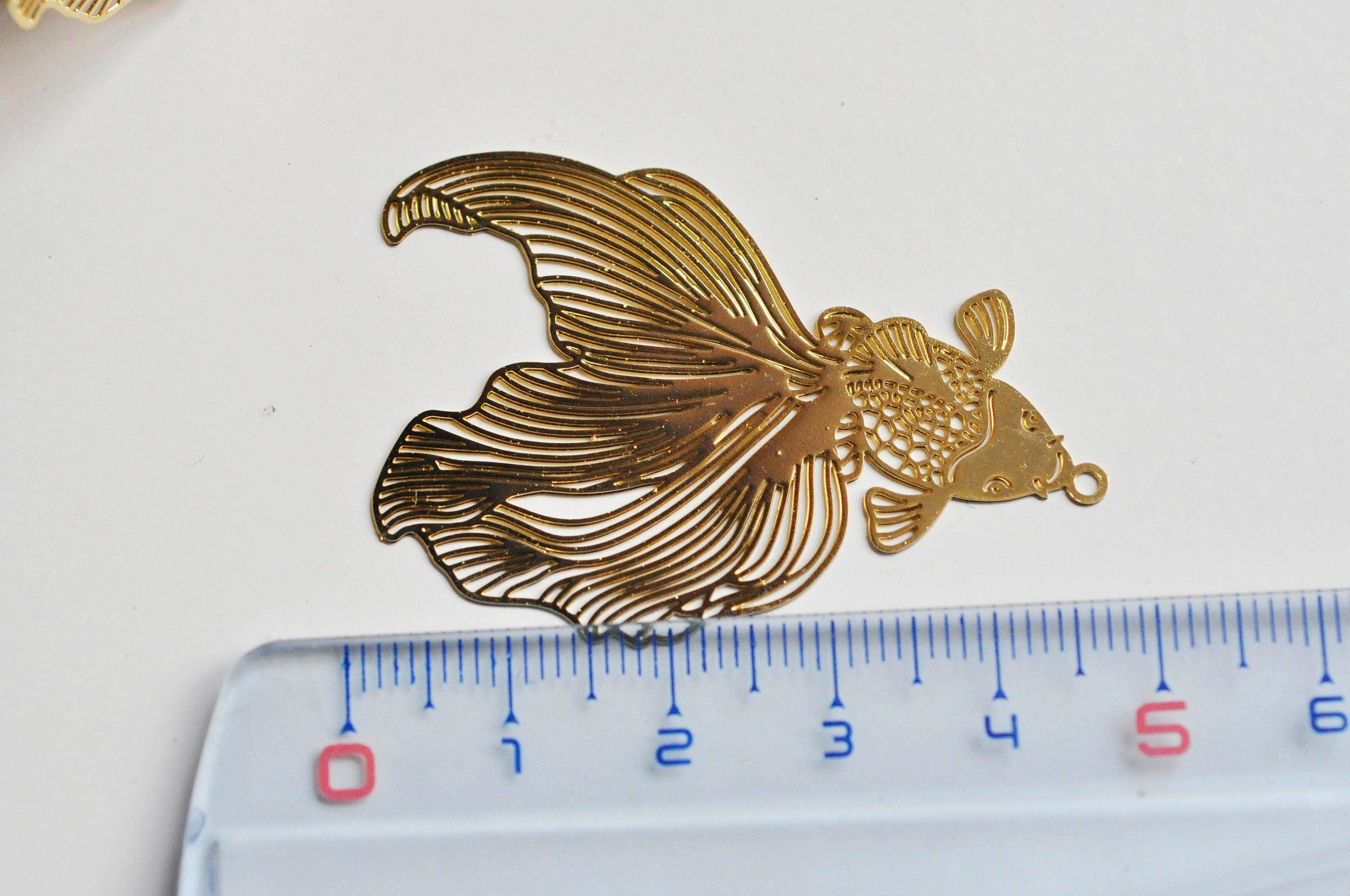 Gingerlily Pendentif estampe poisson japonais doré 49mm x2
