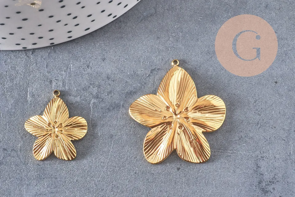 Gingerlily Pendentifs Fleur acier doré PVD 24 mm x1 taille M
