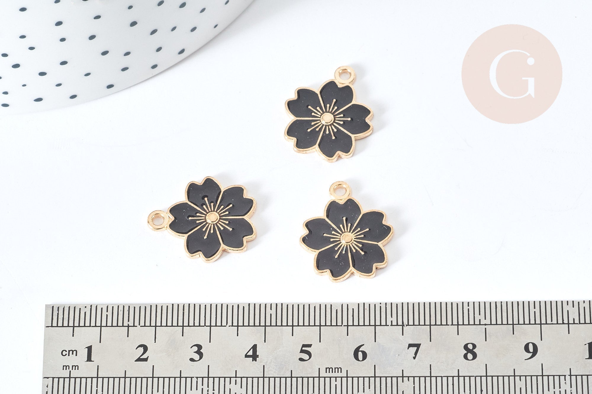 Gingerlily Pendentif fleur zamac doré émail noir 20mm x10 G8090