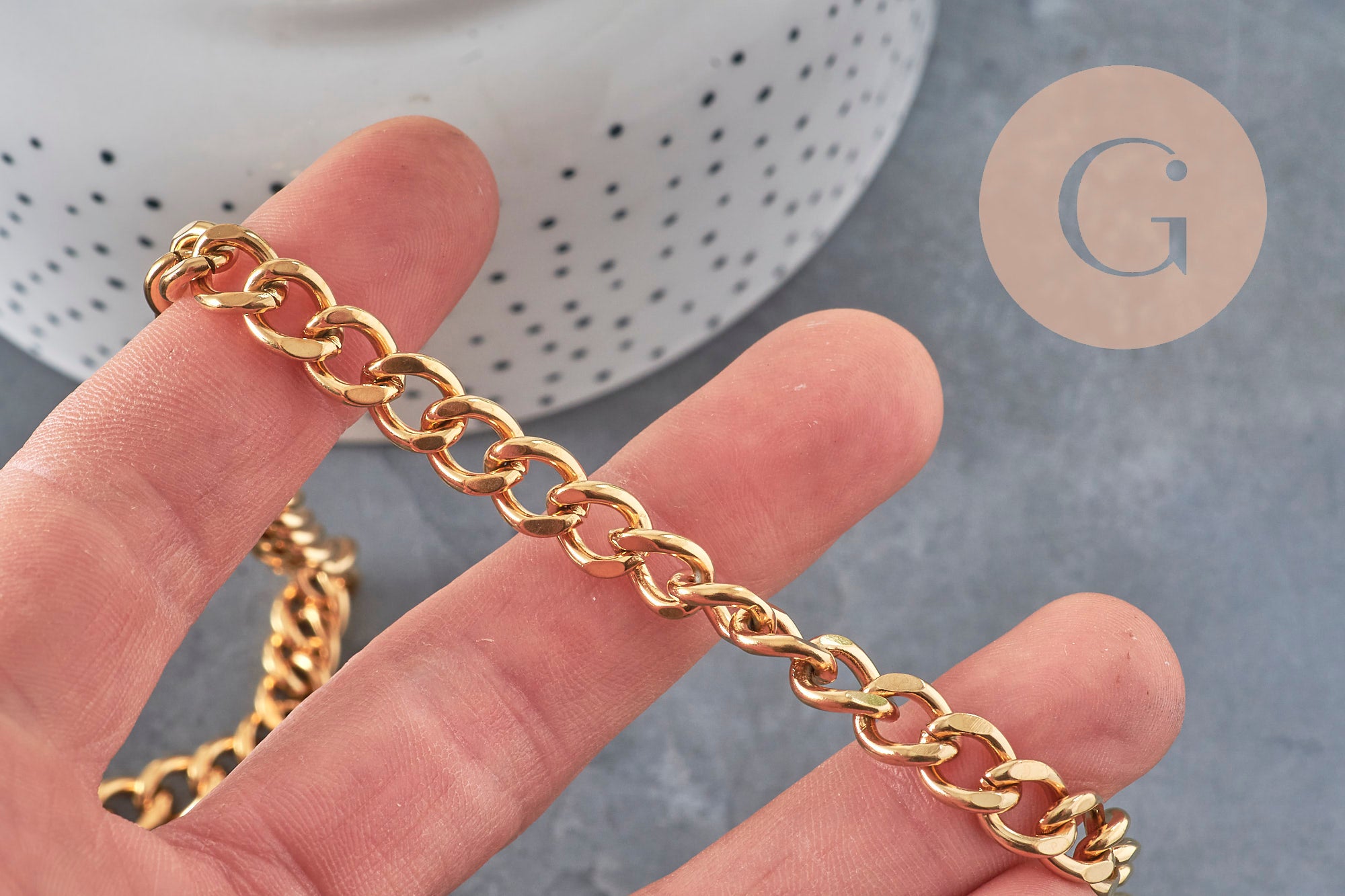 Gingerlily Chaînes Chaîne maille courbe dorée 10mm au mètre G11232