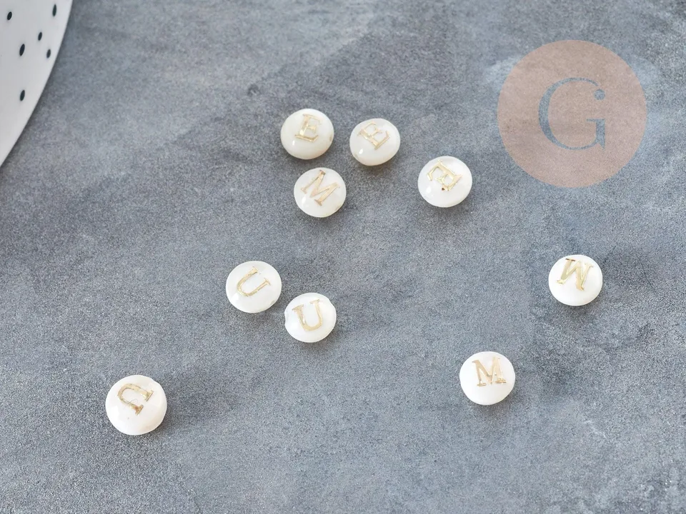 Gingerlily Perles perle nacre lettre dorée 6x4mm x1