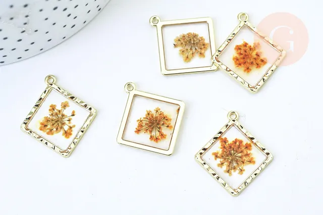 Gingerlily Pendentifs losange résine pâquerette 30mm doré