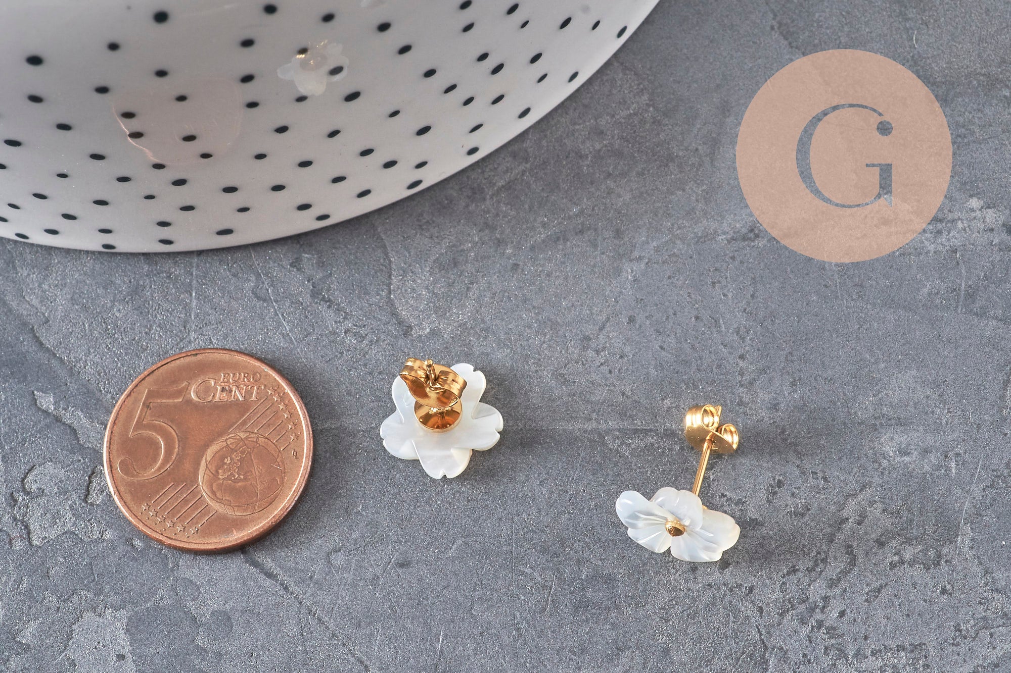 Gingerlily G11305 boucles puces fleur nacre acier doré PVD x1