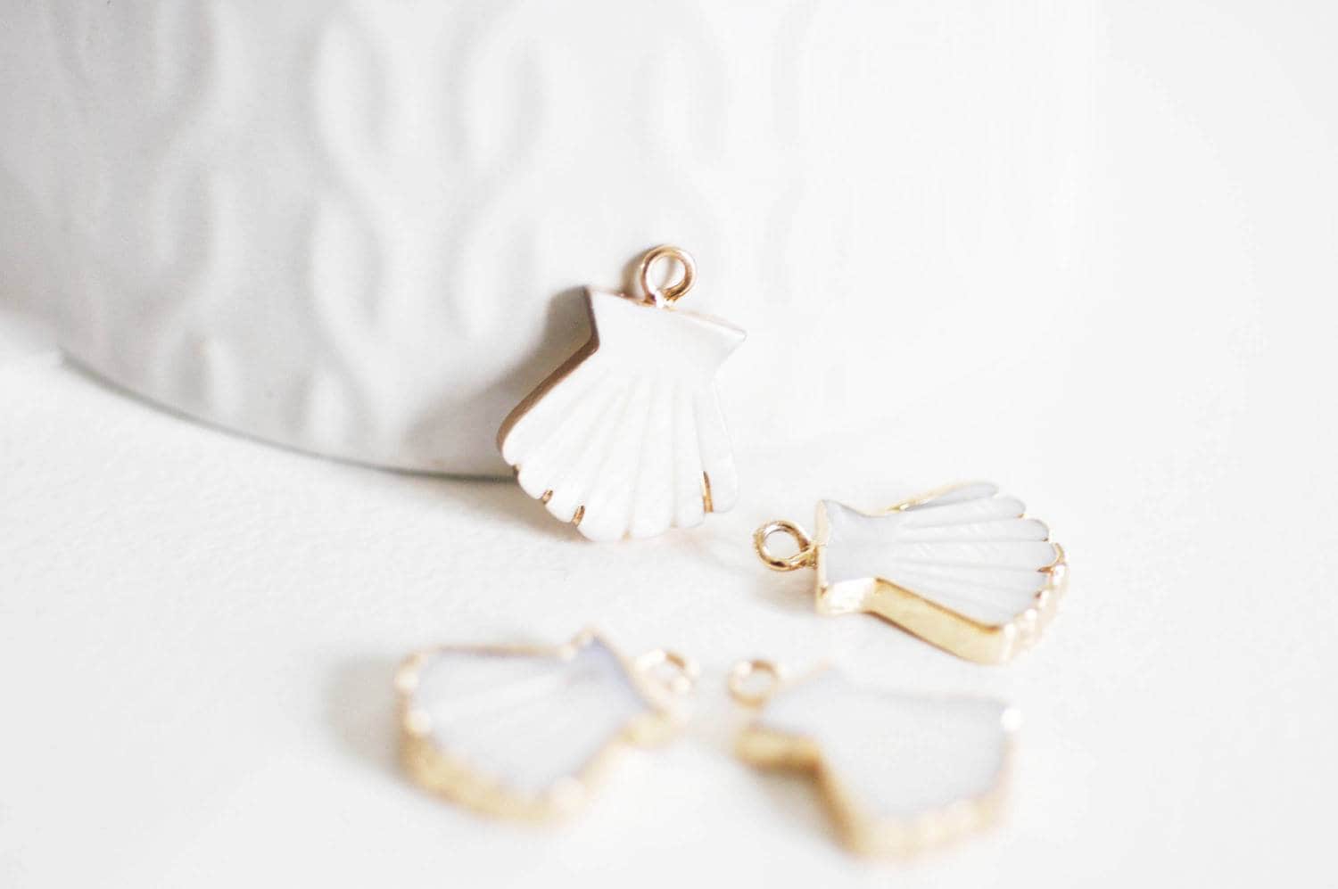 Gingerlily MARTINE pendentif coquillage nacre blanche doré 18mm