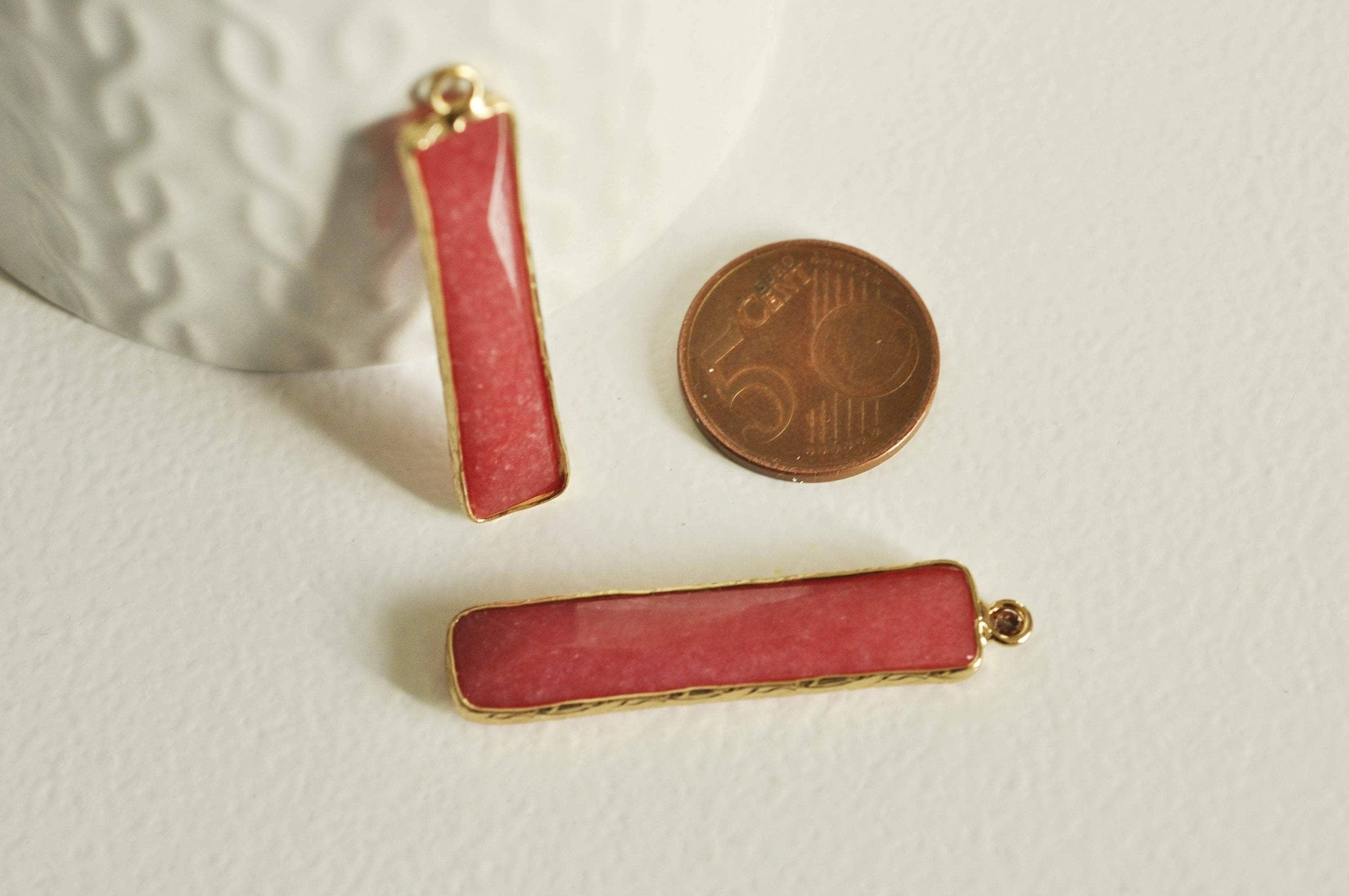 Gingerlily pendentif rectangle jade rouge facetté doré