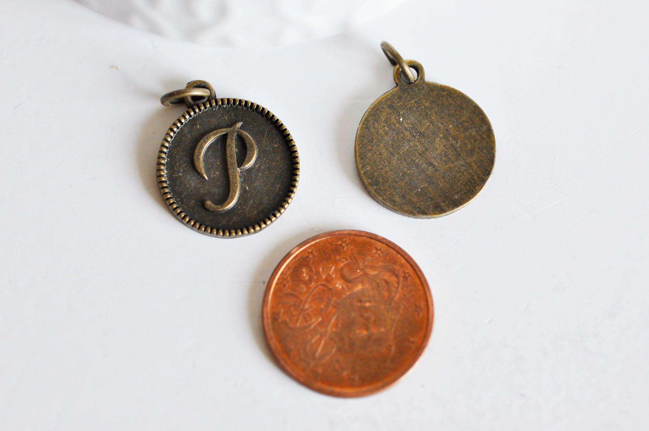 Gingerlily Pendentif médaille lettre P bronze 21mm G1115