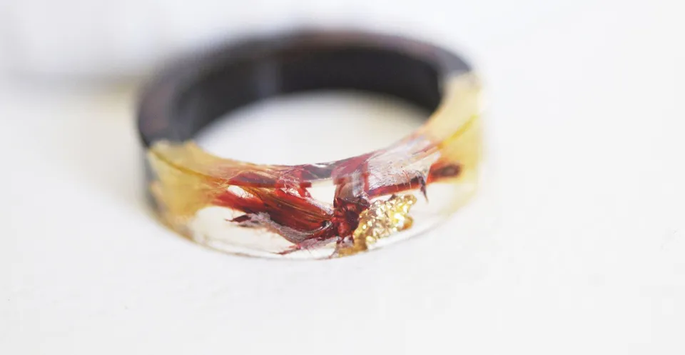 Gingerlily Bague ébène résine fleur jaune 17.5mm x1
