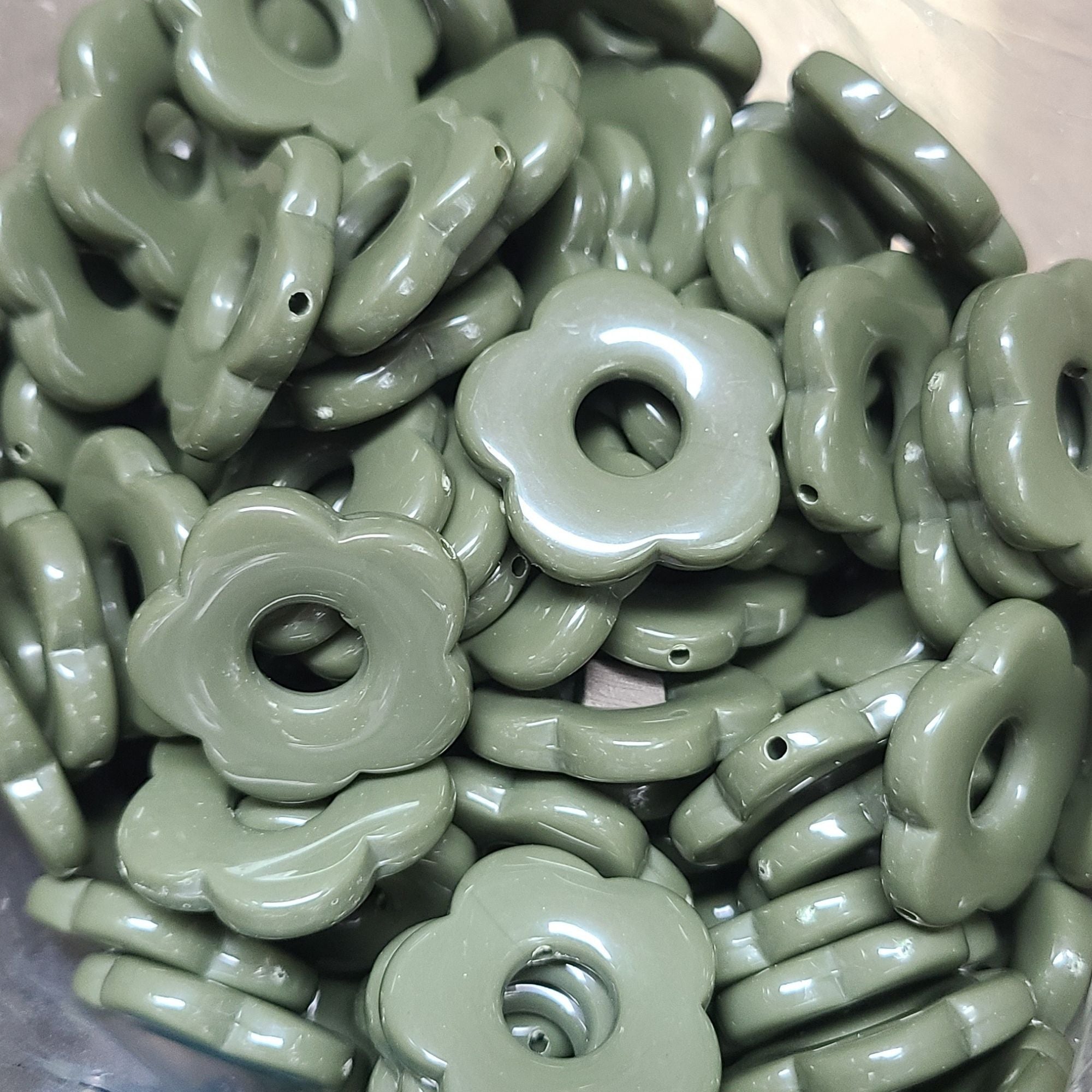 ARTSHOP Flower Power 42 pendentif fleur capucine vert militaire 27mm