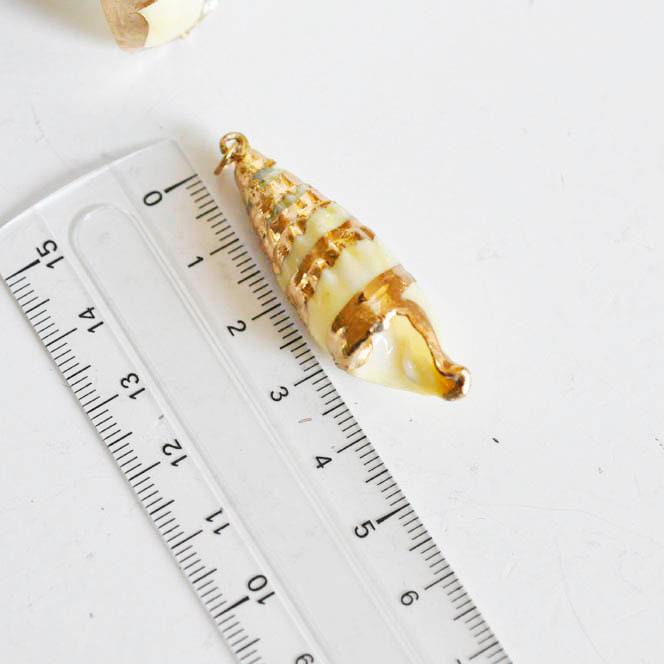 Gingerlily Perles G667 pendentif coquillage doré 40mm naturel