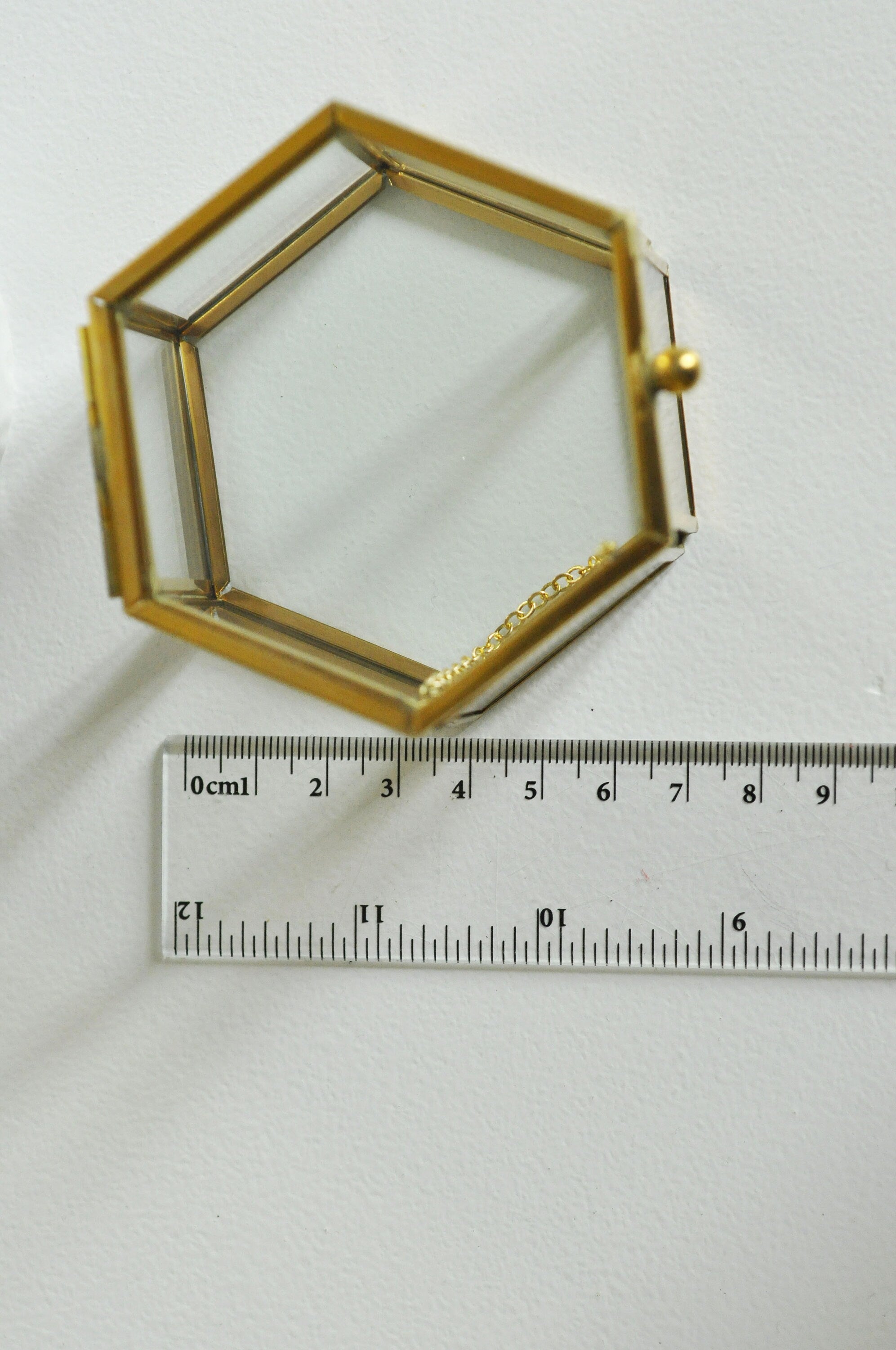 Gingerlily G926 boîte à bijoux verre laiton hexagone 7,5cm