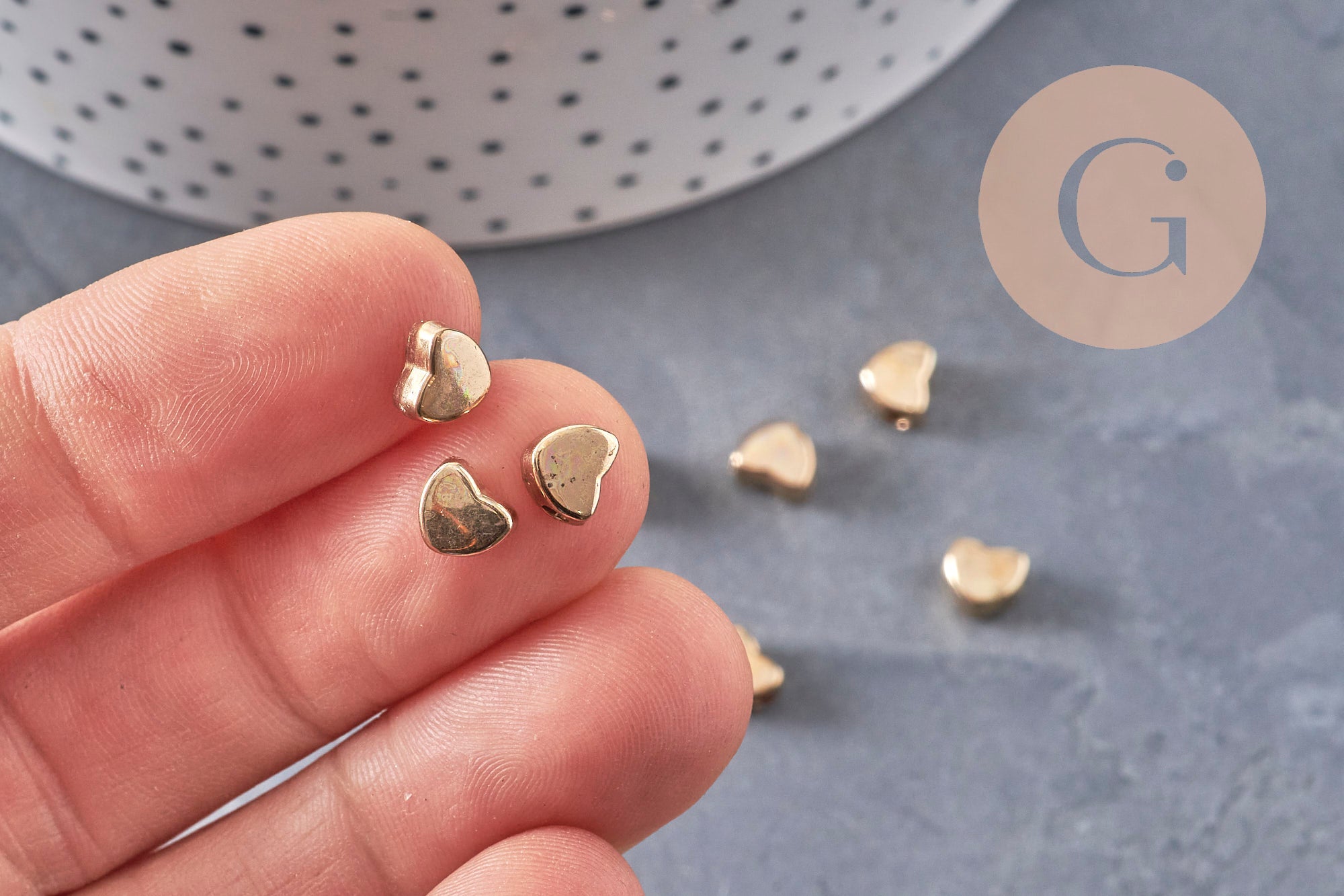 Gingerlily Perles coeur plastique doré 5,5mm 10g
