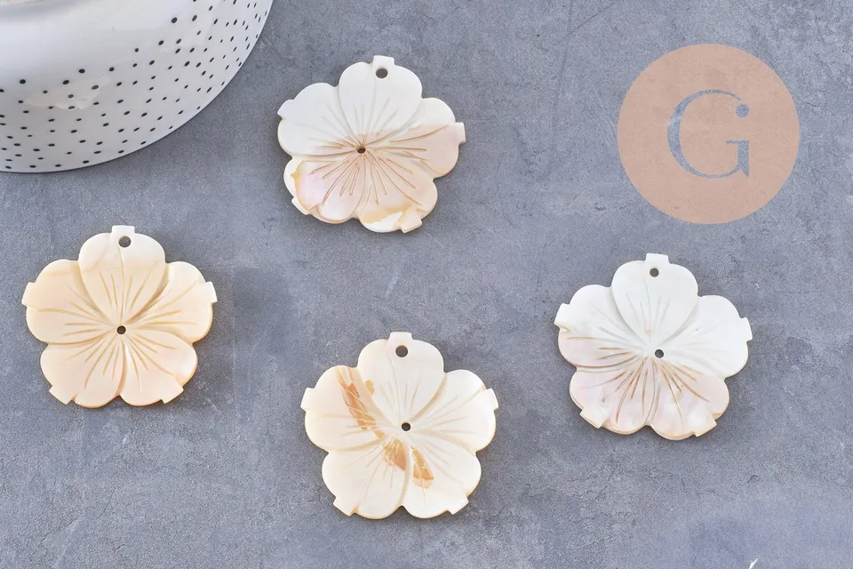 Gingerlily pendentif fleur nacre blanche 48mm x2 G10227