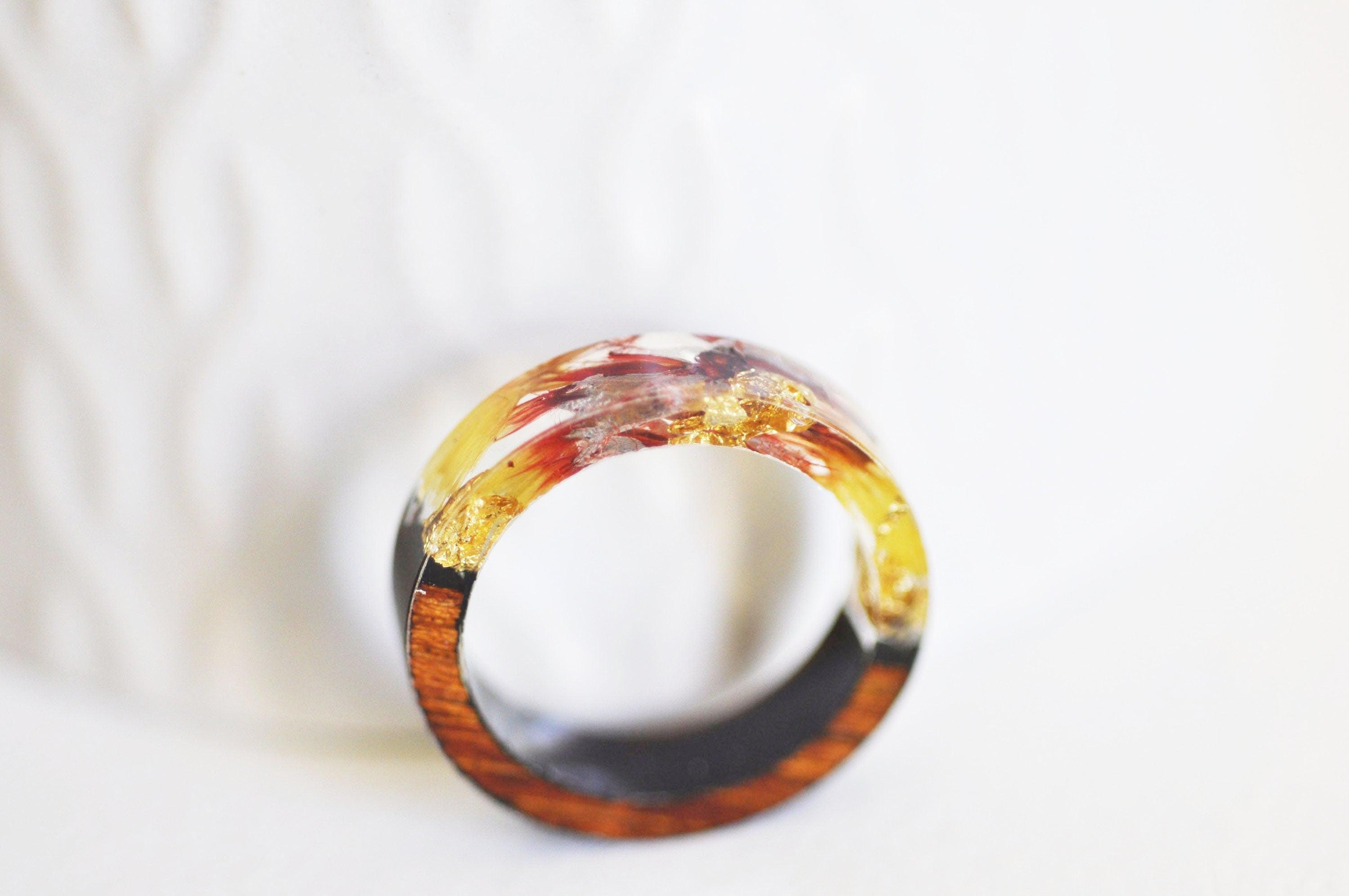 Gingerlily Bague ébène résine fleur jaune 17.5mm x1