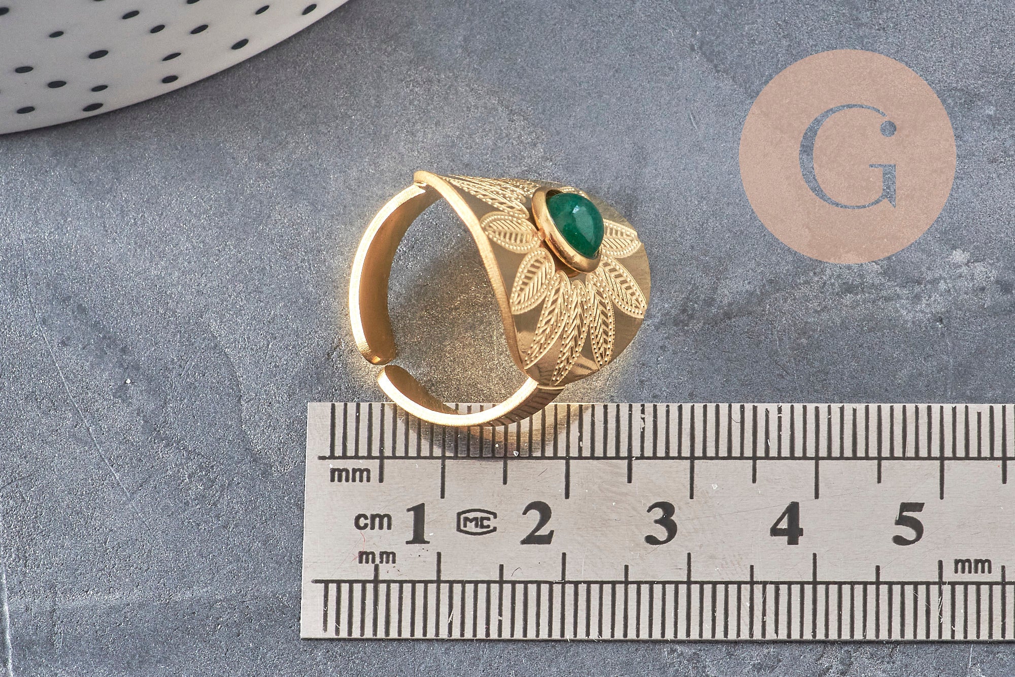 Gingerlily Bague réglable plume acier doré pierre verte 54