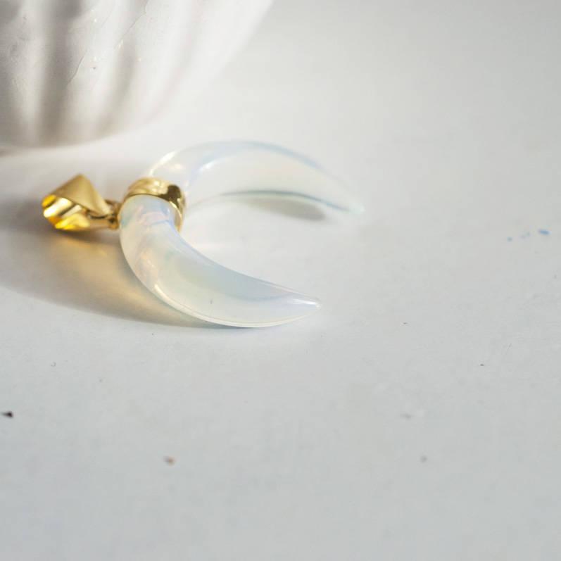 Gingerlily Pendentif lune opalite blanche 32mm croissant