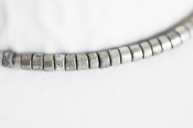 Gingerlily Perles heishi pyrite naturelle disque 3mm fil 130