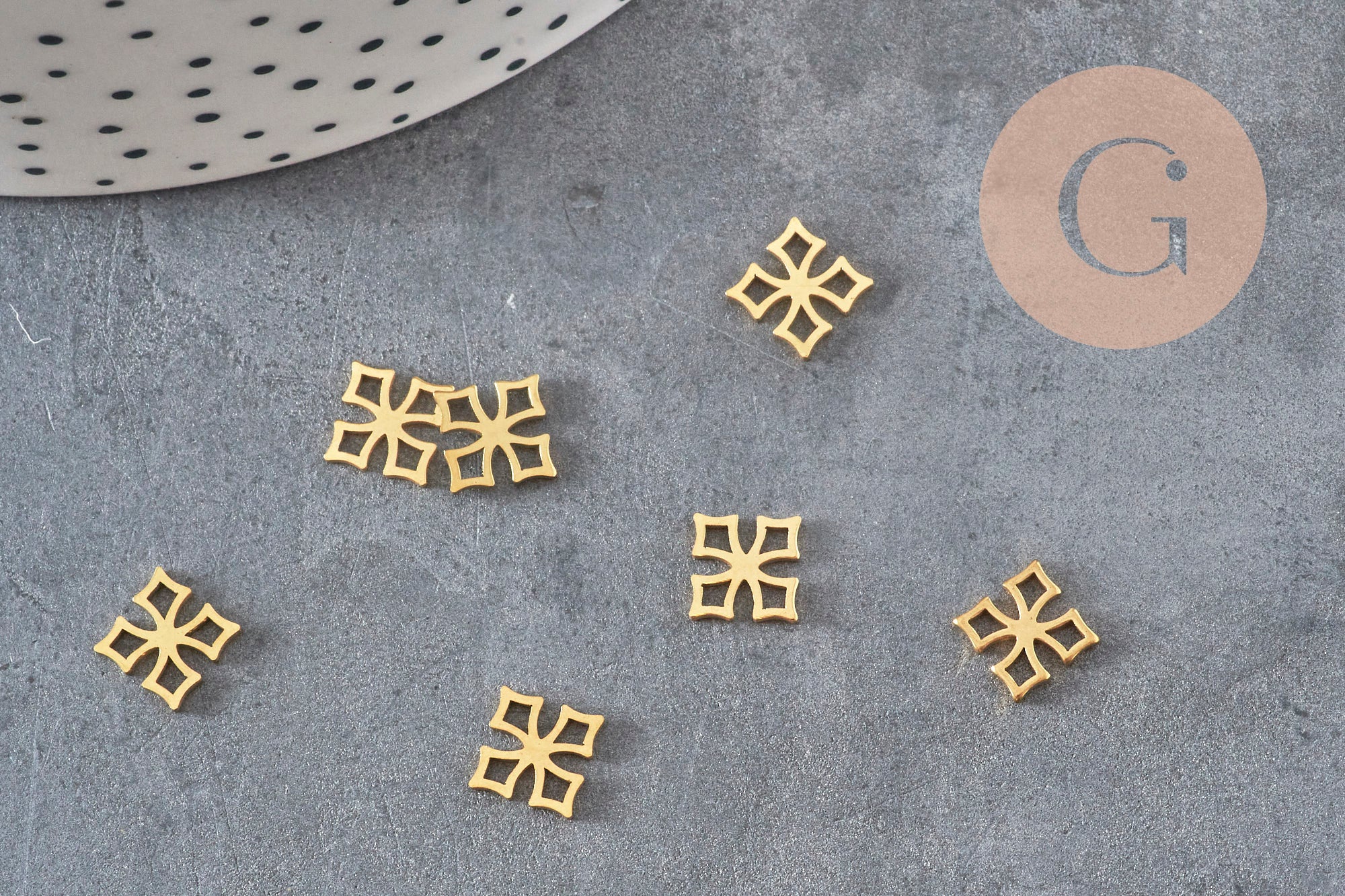Gingerlily G11361 pendentif croix acier doré 10mm breloque