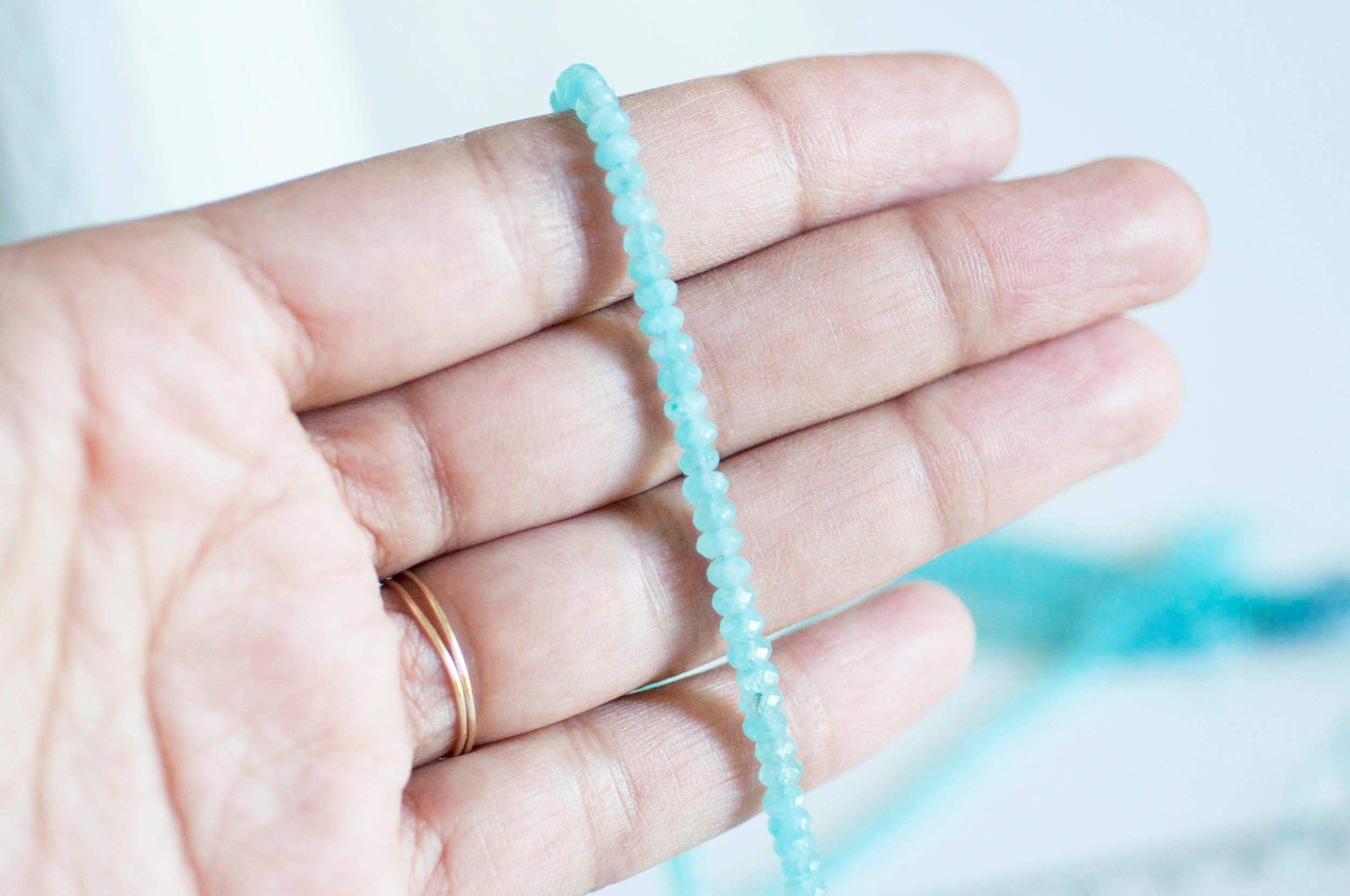 Gingerlily Perle abacus jade bleu 4x2mm fil 137 perles facettées