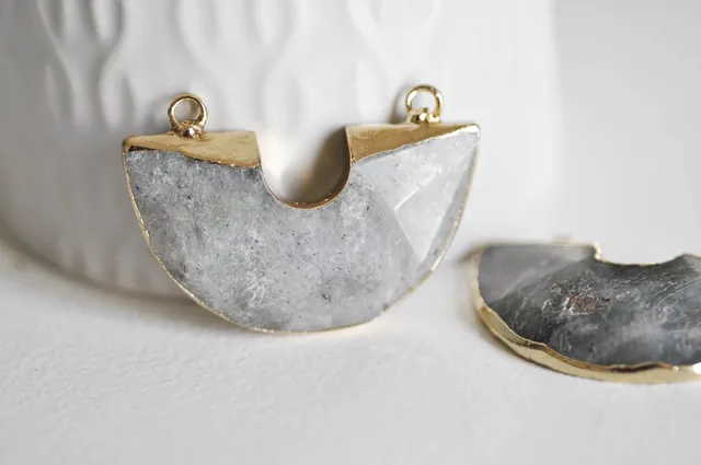Gingerlily G1399 pendentif demi-cercle labradorite 41mm doré