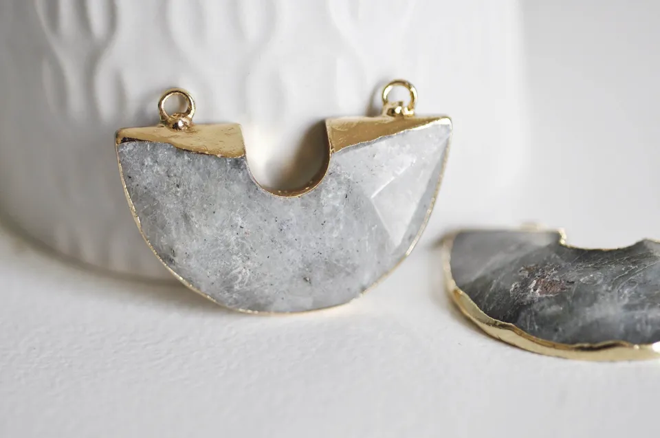 Gingerlily G1399 pendentif demi-cercle labradorite 41mm doré