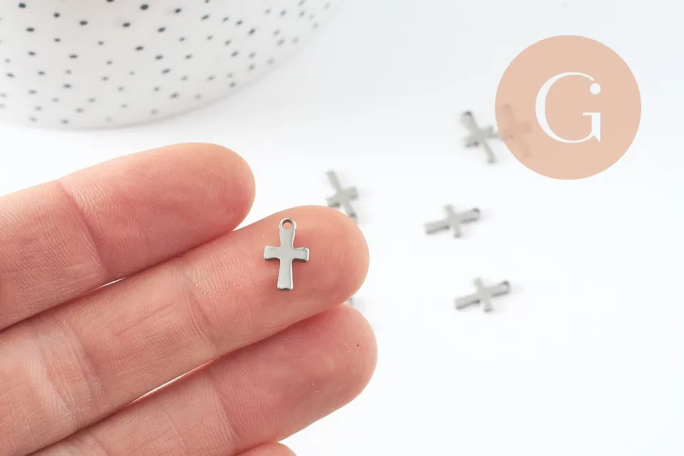 Gingerlily Pendentif croix acier doré 12mm x10
