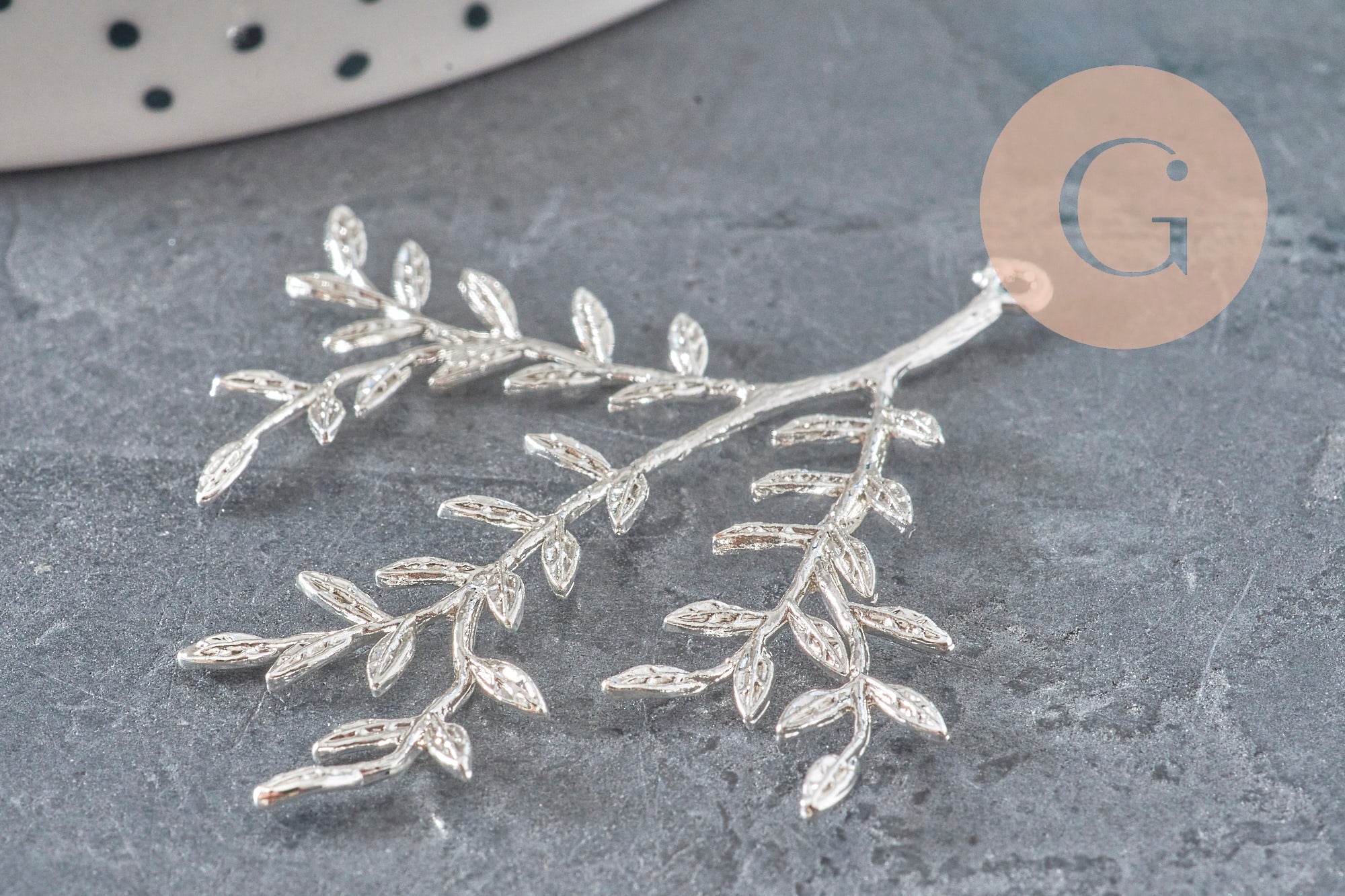 Gingerlily Pendentif G11339 branche feuille laiton argenté 49mm