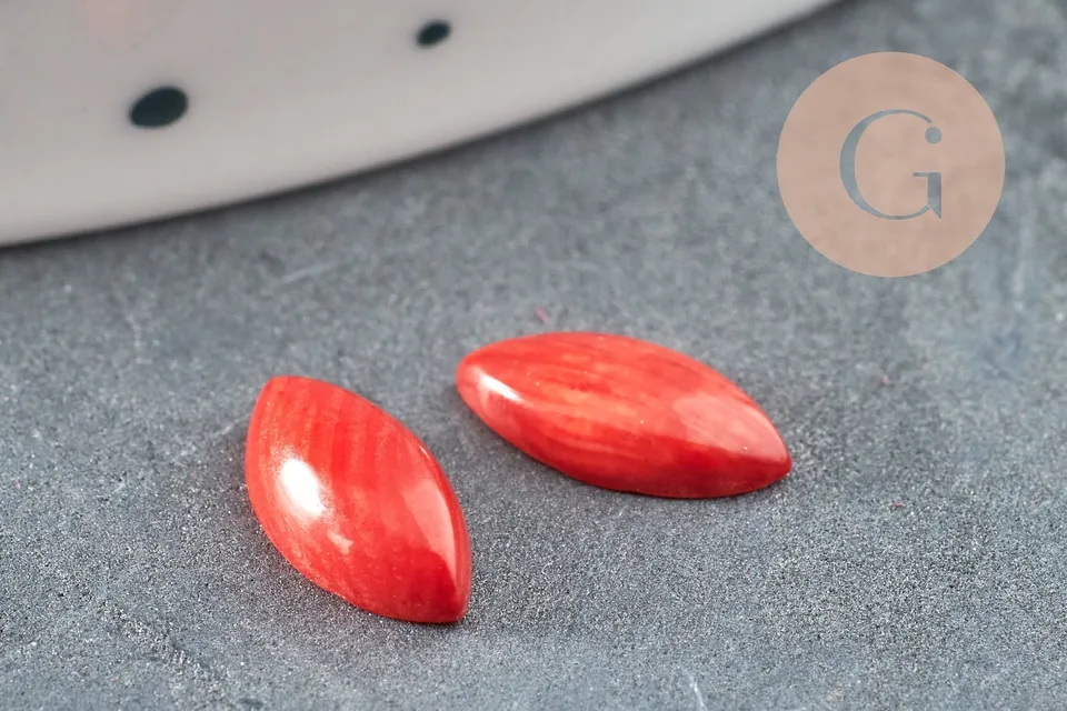 Gingerlily Cabochon marquise corail rouge naturel 5x10mm x1