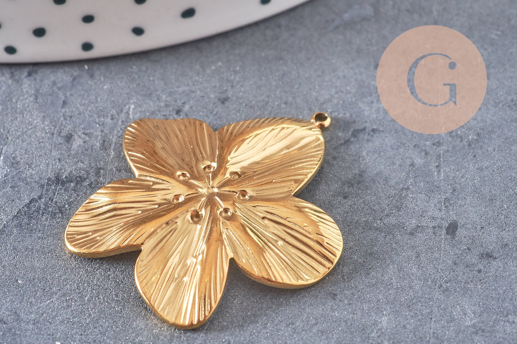 Gingerlily Pendentifs Fleur acier doré PVD 24 mm x1 taille M