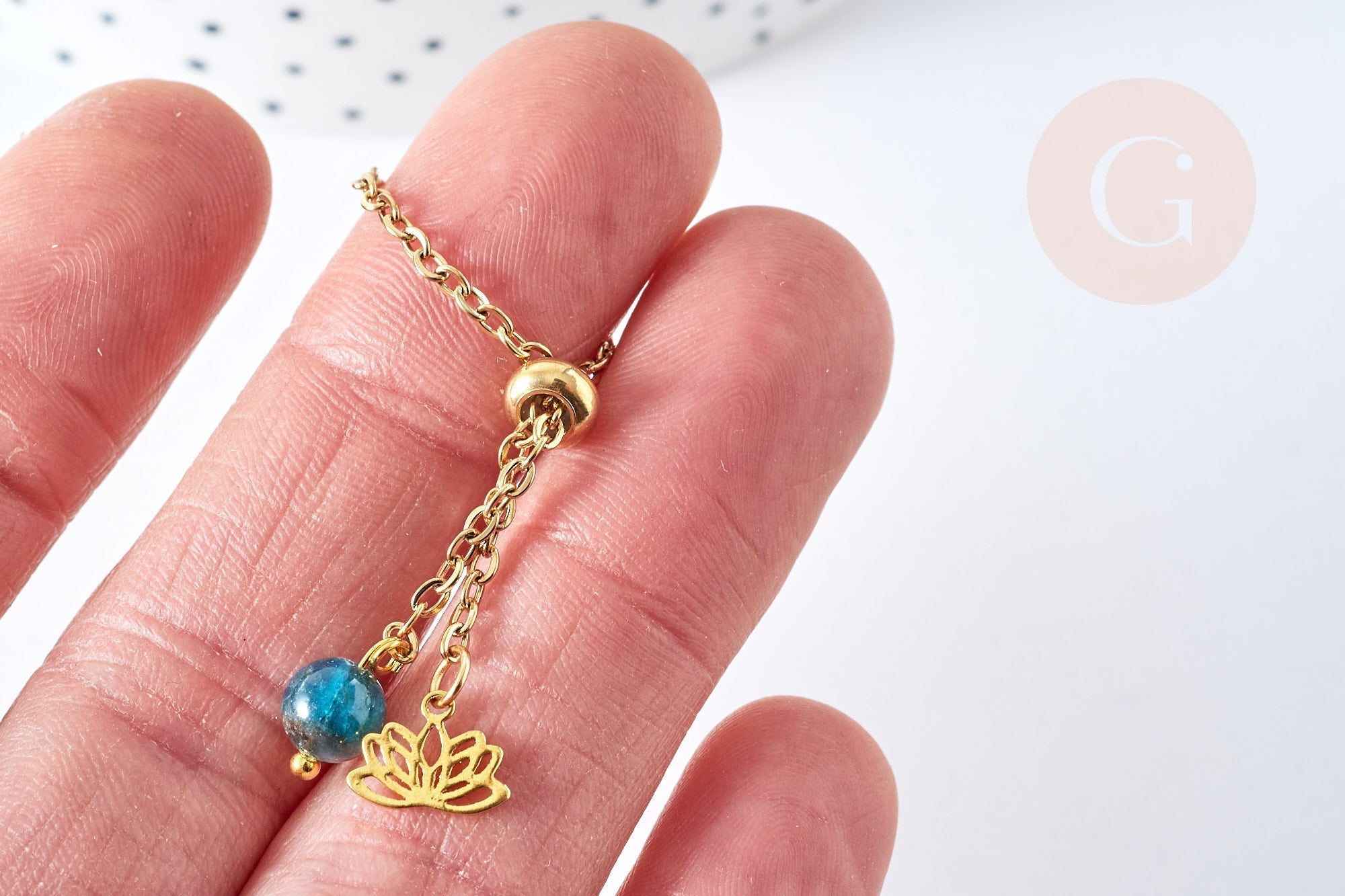 Gingerlily Bague chaîne acier doré lotus apatite bleue 96mm x1