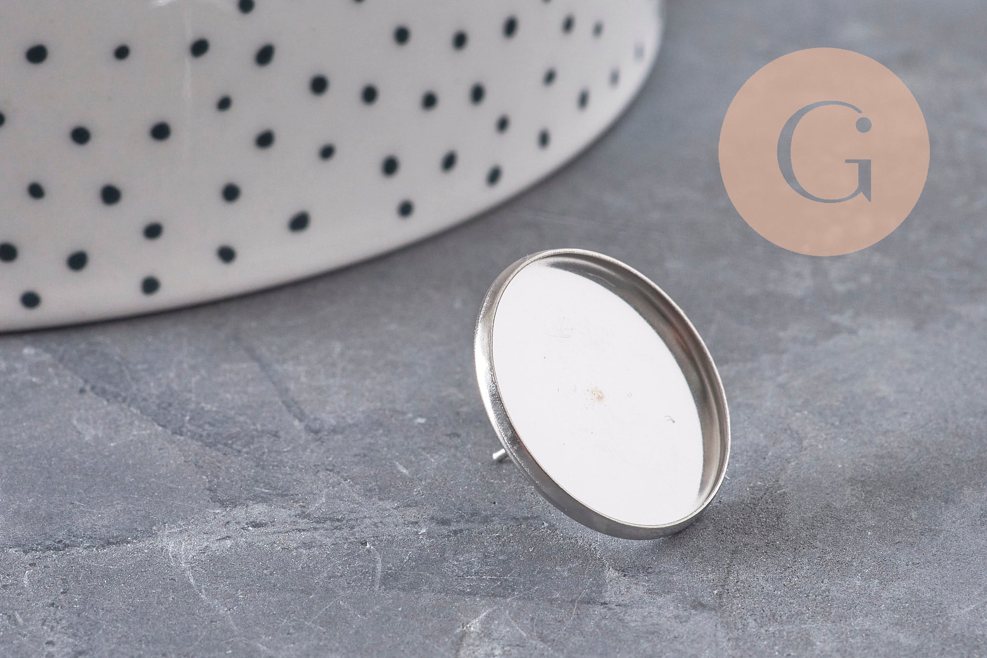 Gingerlily Apprêts clous puce cabochon 10mm platine x2