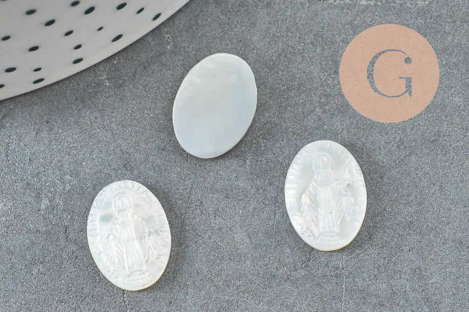 Gingerlily Cabochon ovale nacre blanche Vierge Marie 16mm x1
