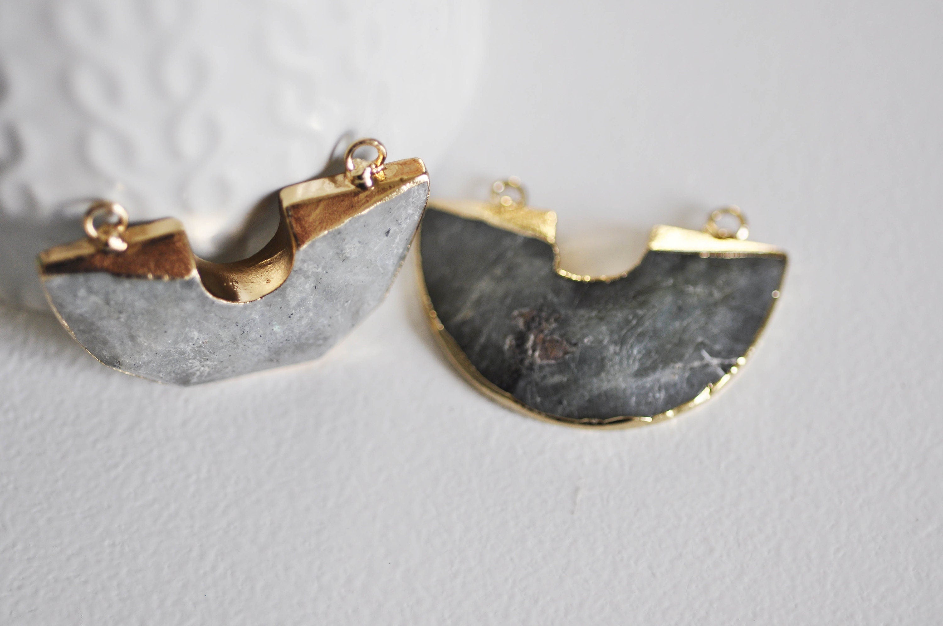 Gingerlily G1399 pendentif demi-cercle labradorite 41mm doré