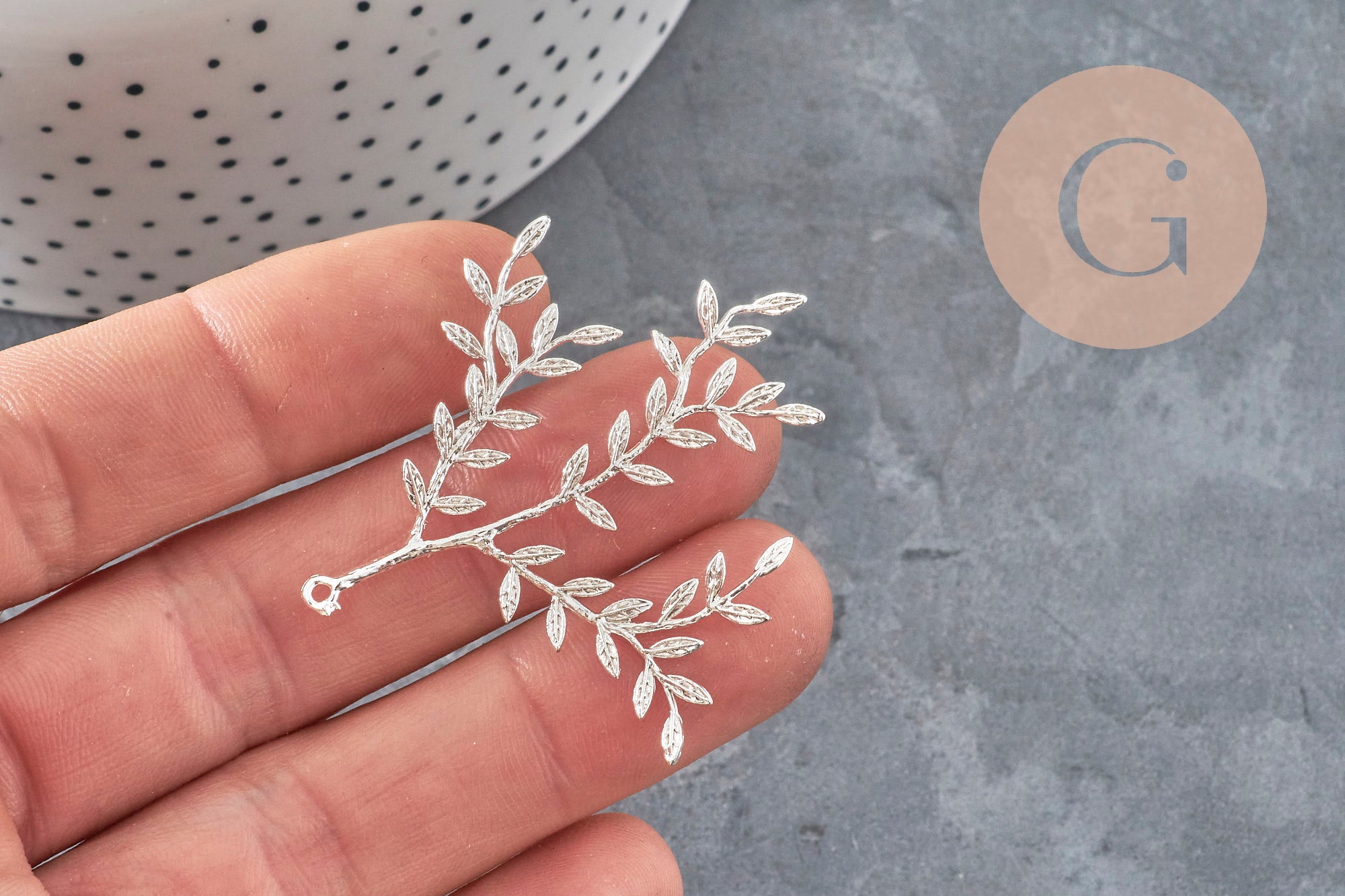 Gingerlily Pendentif G11339 branche feuille laiton argenté 49mm